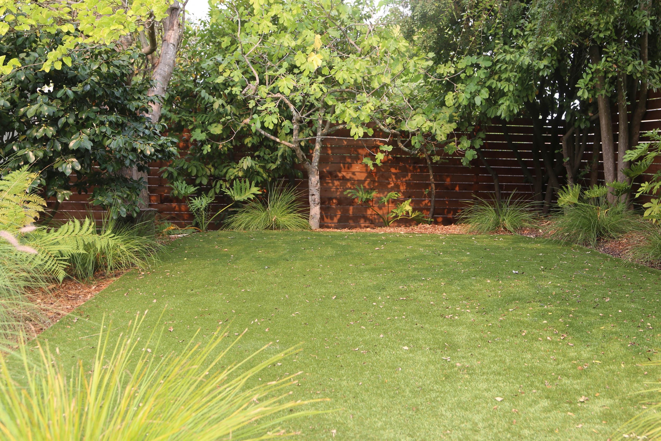 15 Fake Grass Design Install Contractor.jpg