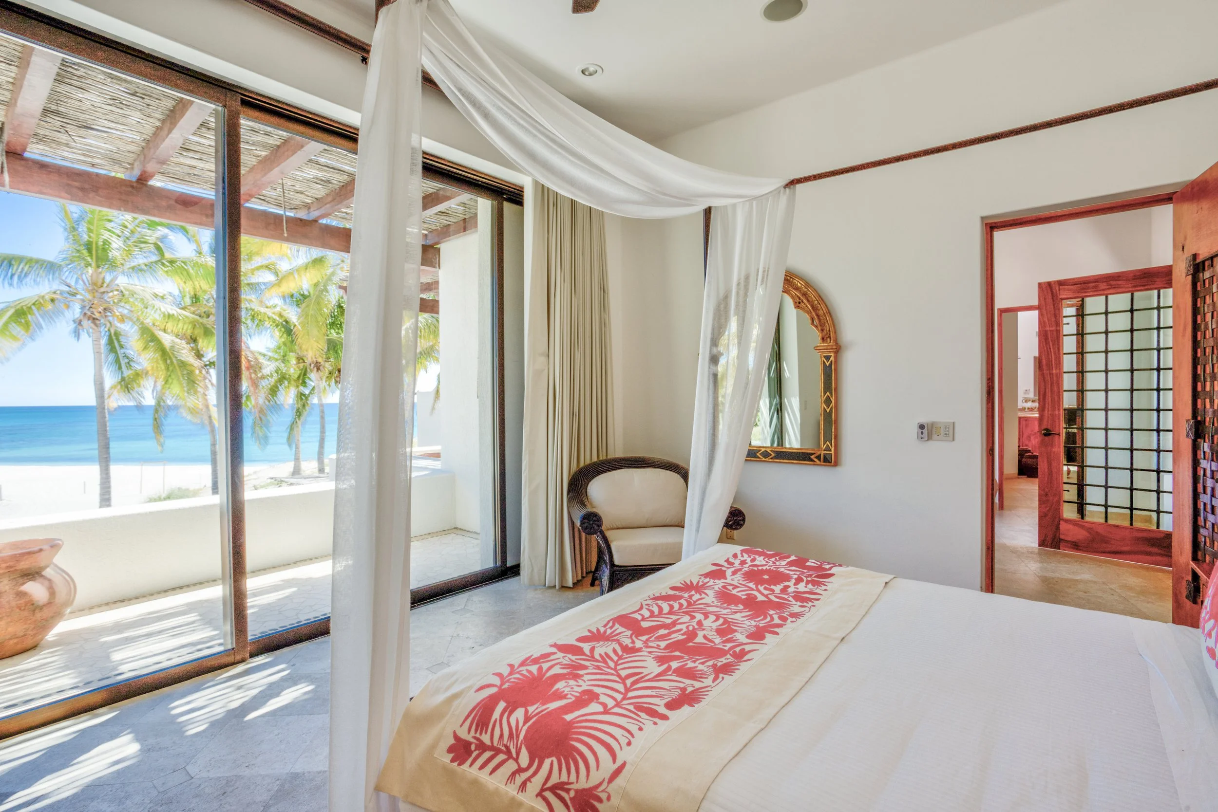 single queen top floor casa sueno.jpg