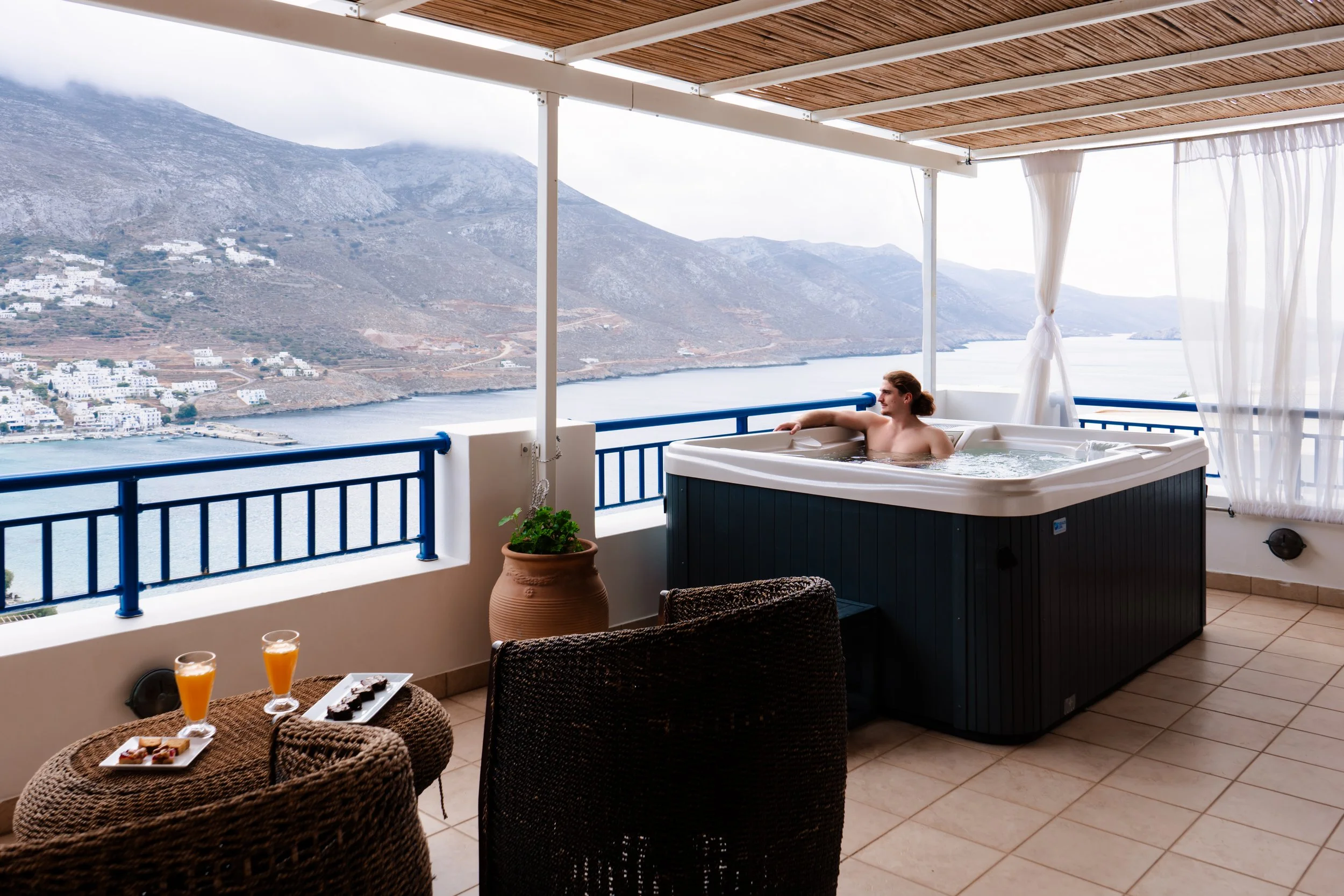 12_DeluxeJacuzzi-5.jpg