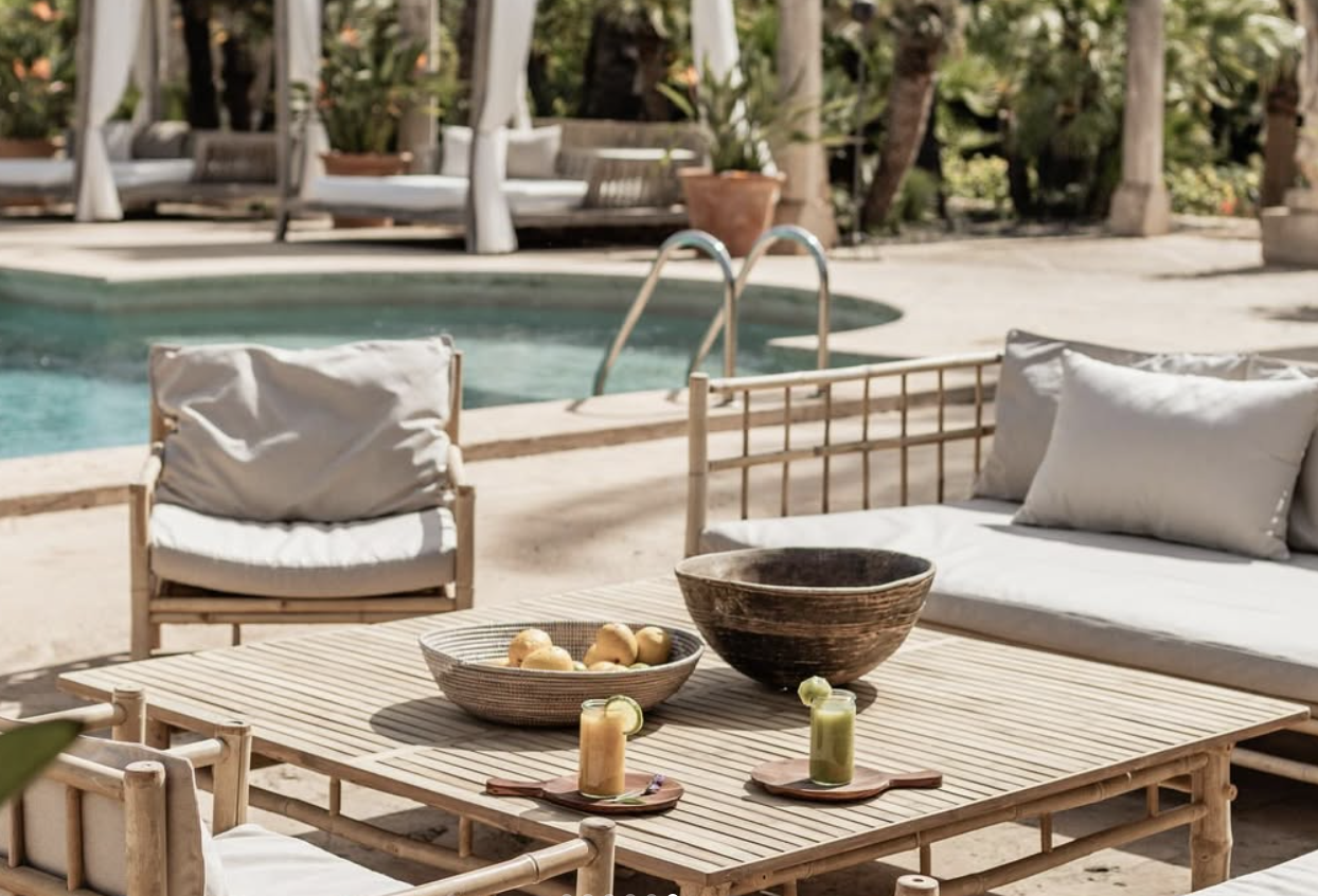 Poolside drinks.png