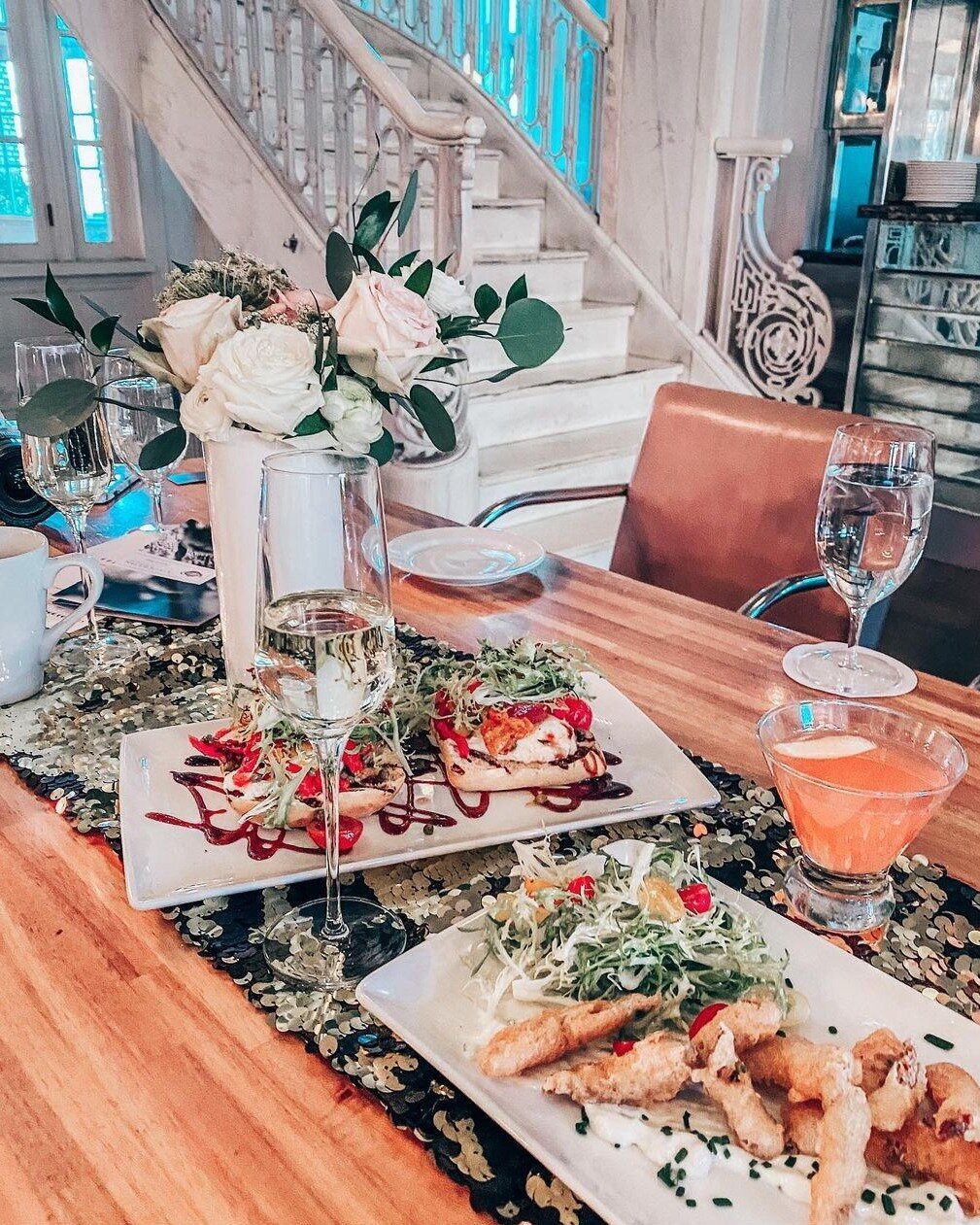If you're not brunching at Livingston, what are you waiting for? We're excited to see you this weekend! 📸@chanelvanreenen
🥂🥞