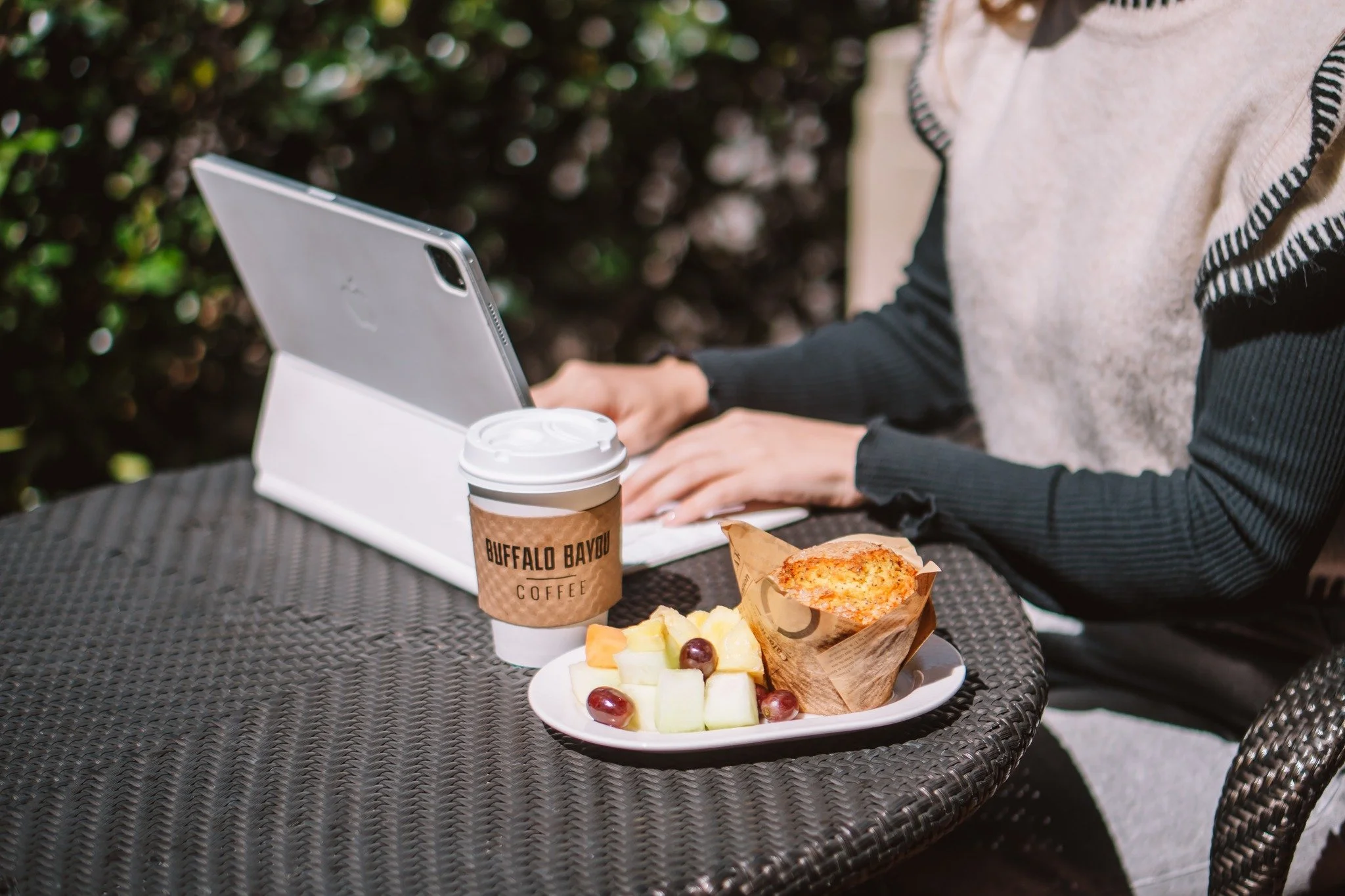 Mondays don&rsquo;t have to come with the blues&mdash;start your week right by working from our patio! Grab a fresh breakfast, sip on coffee, and soak up all the summer vibes while you get things done. ☕