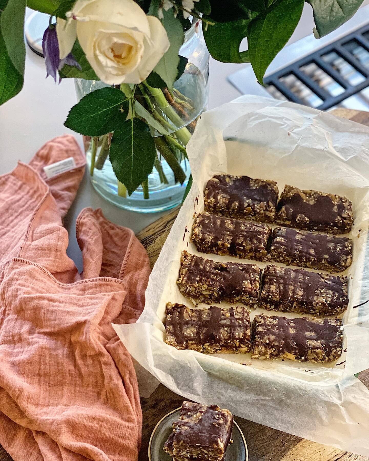 Want to treat yourself to a healthy breakfast option that&rsquo;s packed full of essential nutrients?

Look no further than these Tahini and Seed Breakfast Bars! 🌟

These bars are a great source of protein, essential fatty acids, fibre, and other es