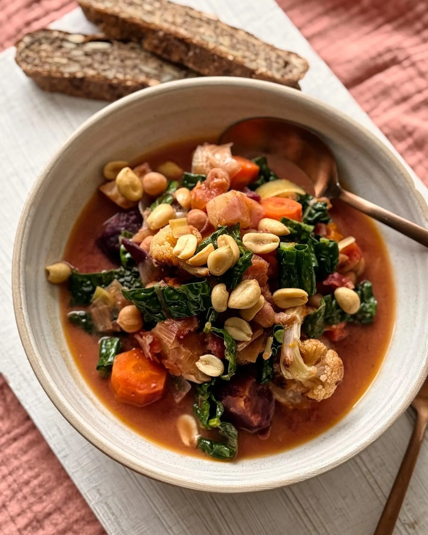 Ultimate Gloomy Day Stew ⬇️🌧️🔥
It might be grey and miserable outside, but this African Peanut Stew is pure comfort in a bowl, it’s rich, nutty, and packed with seasonal veg to warm you from the inside out 🥜✨
It’s hearty, nourishing,