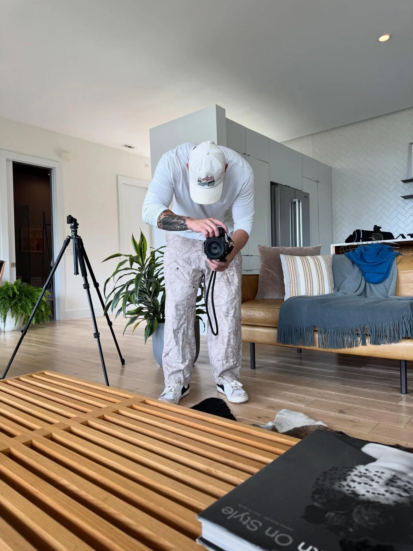 Big shoutout to my guy Jaron.
The only person who will hang around me for hours just to say, 
&ldquo;Hold on&hellip; one more shot,&rdquo; 
47 times in a row.

We&rsquo;ve been creating together for years &amp; somehow we both keep leveling up.
I&rsq