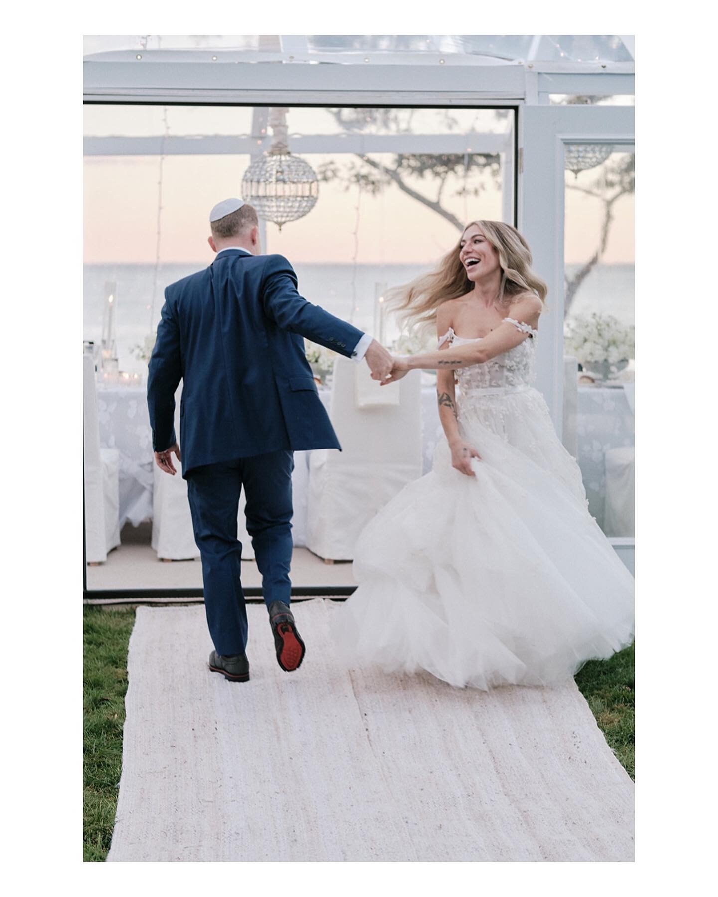 Ariel &amp; Matt, twirling into newlywed life 🤍
⠀⠀⠀⠀⠀⠀⠀⠀⠀
⠀⠀⠀⠀⠀⠀⠀⠀⠀

📷 @rickyrodriguezphoto
📋 @sarakovelevents_
⠀⠀⠀⠀⠀⠀⠀⠀⠀
⠀⠀⠀⠀⠀⠀⠀⠀⠀
⠀⠀⠀⠀⠀⠀⠀⠀⠀
⠀⠀⠀⠀⠀⠀⠀⠀⠀
⠀⠀⠀⠀⠀⠀⠀⠀⠀
#pairwedco #rickyrodriguezphoto #weddinginspiration #love #gettingmarried #instaweddi