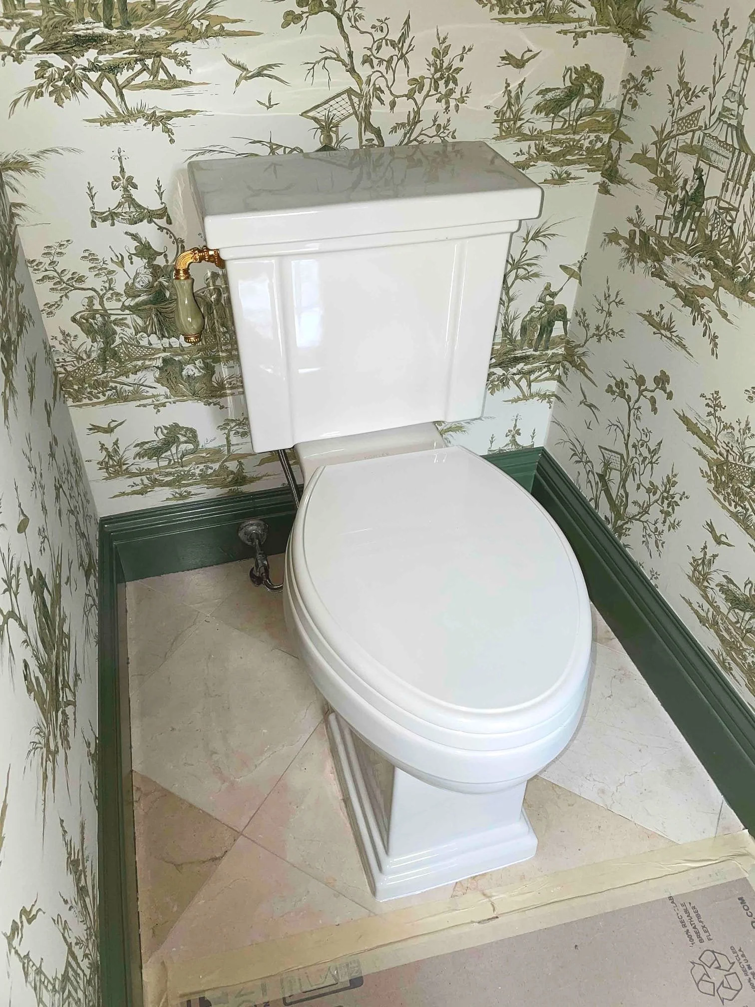 Residential toilet serviced by Universal Plumbing & Sewer for toilet repair, replacement, and improved bathroom functionality.