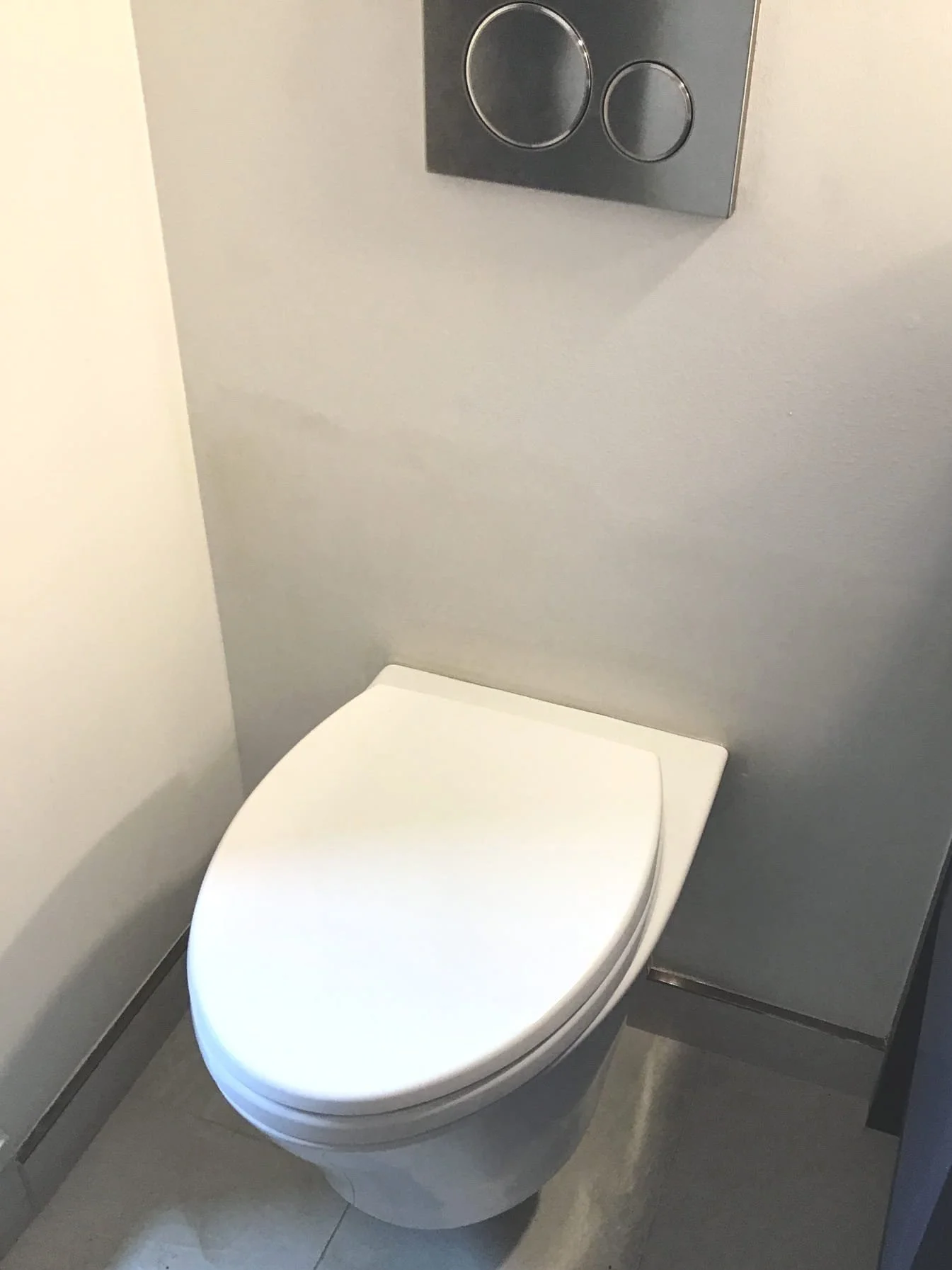 Modern water-efficient toilet installed by Universal Plumbing & Sewer as part of a residential bathroom upgrade.