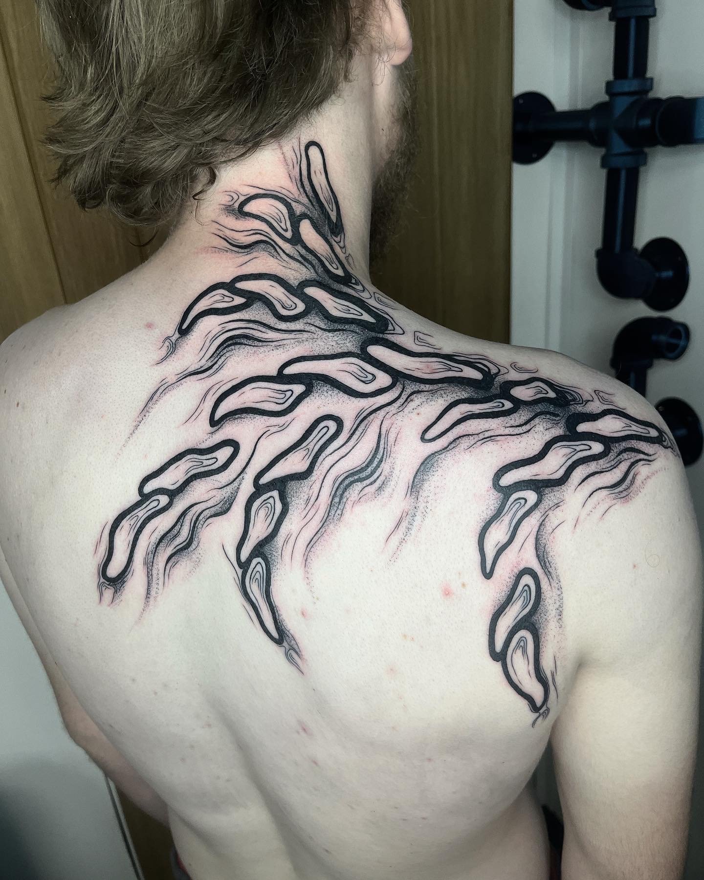 abstract-shoulder-tattoo-polymorph-blackwork.jpg