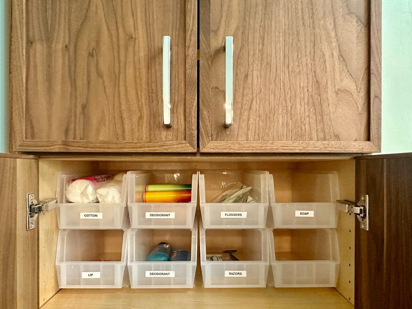 Working with a professional organizer during the planning/design phase can make your organizing dreams 💭come true!! 😘 Let me help you plan your new space so you can start out totally organized in your new room. #organizing #bathroomgoals #organized