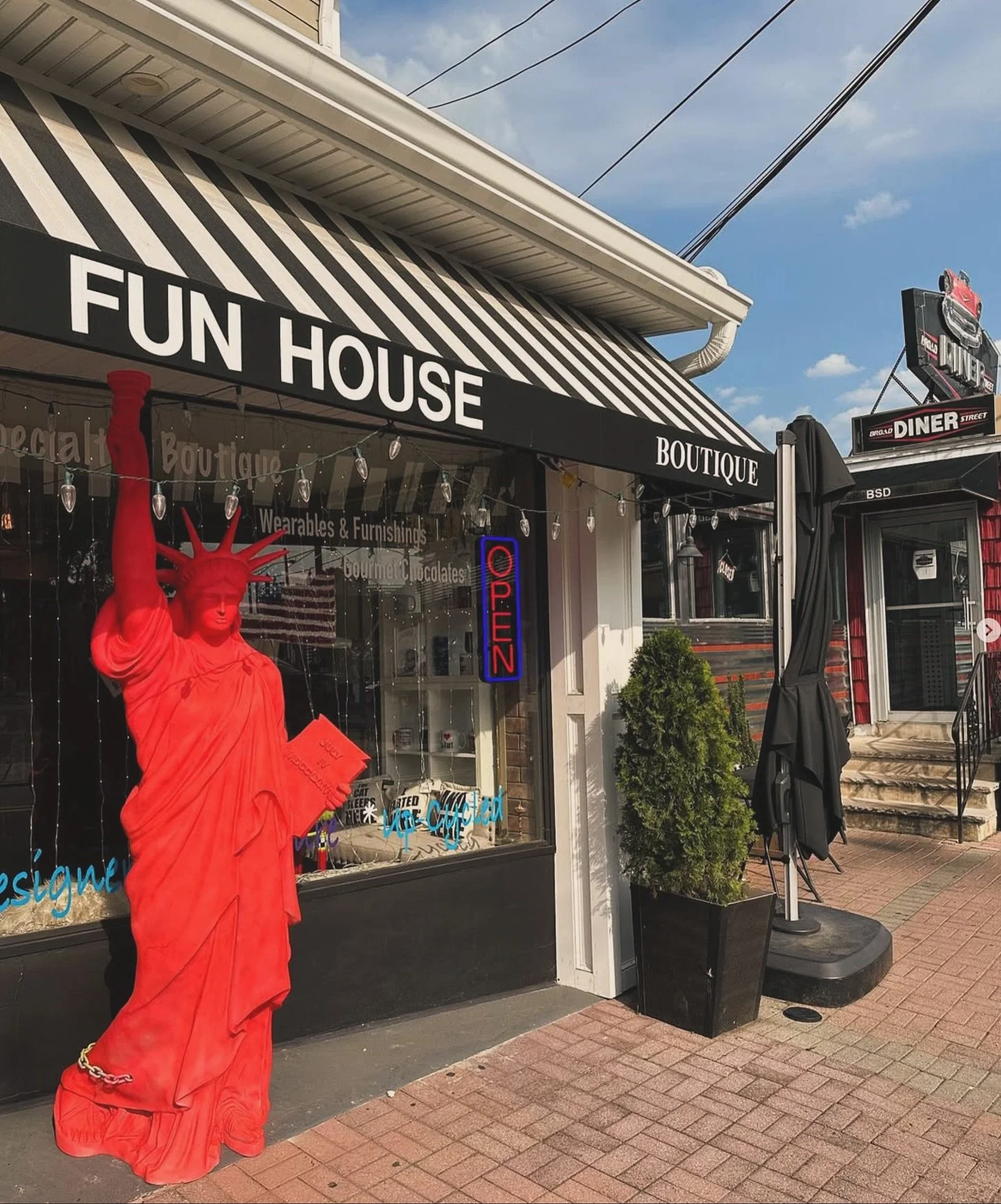 New Jersey friends! 🎶 Stop by @keyportfunhouse in Keyport to grab one of our vinyl record ornaments this year! 🪩✨
This eclectic spot is packed with personality — a mix of boutique finds, creative gifts, local art, and good vibes all around.
