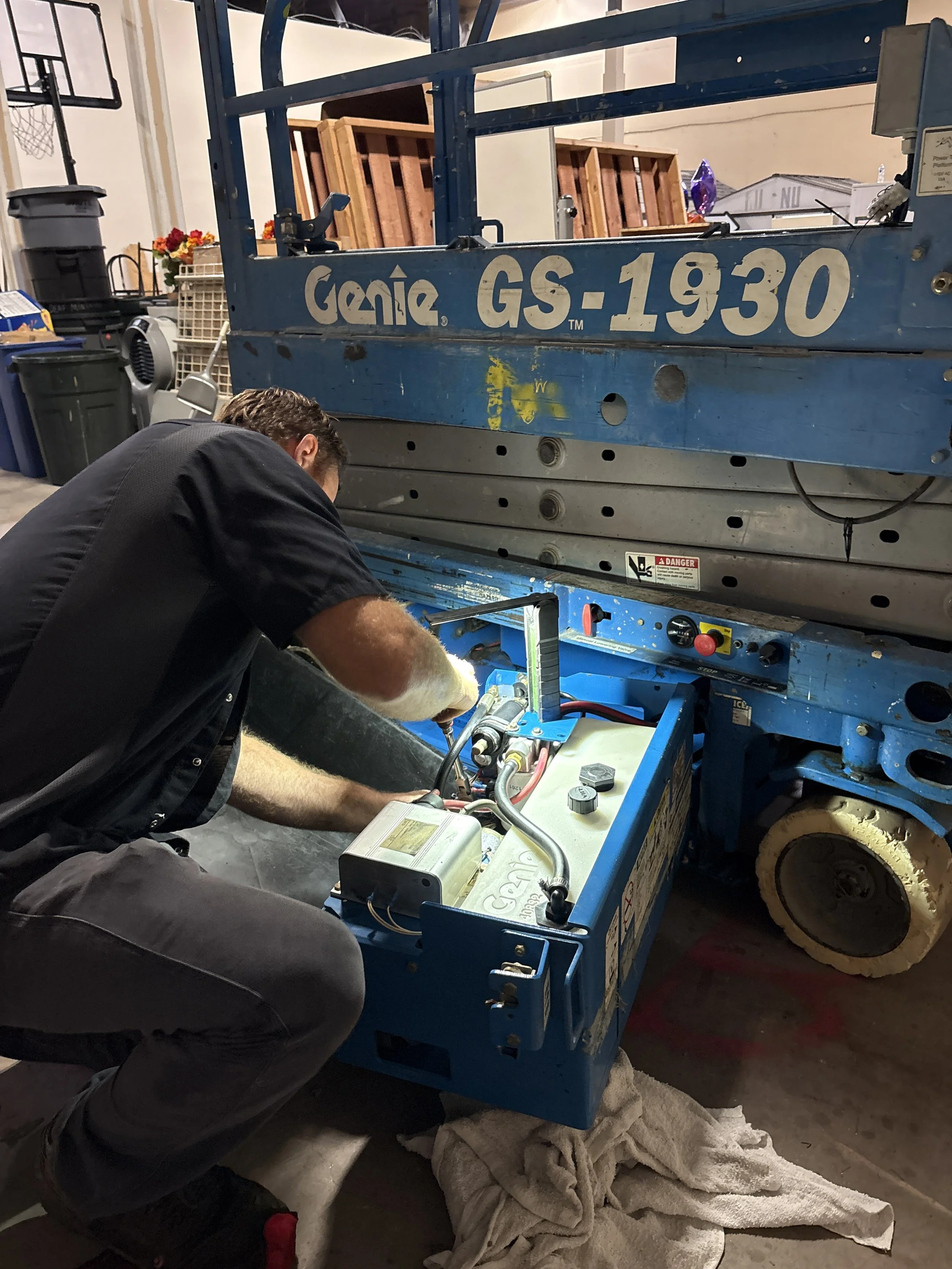 When a Lift Stops Mid Air: 1998 Genie GS 1930 Hydraulic Pump Failure