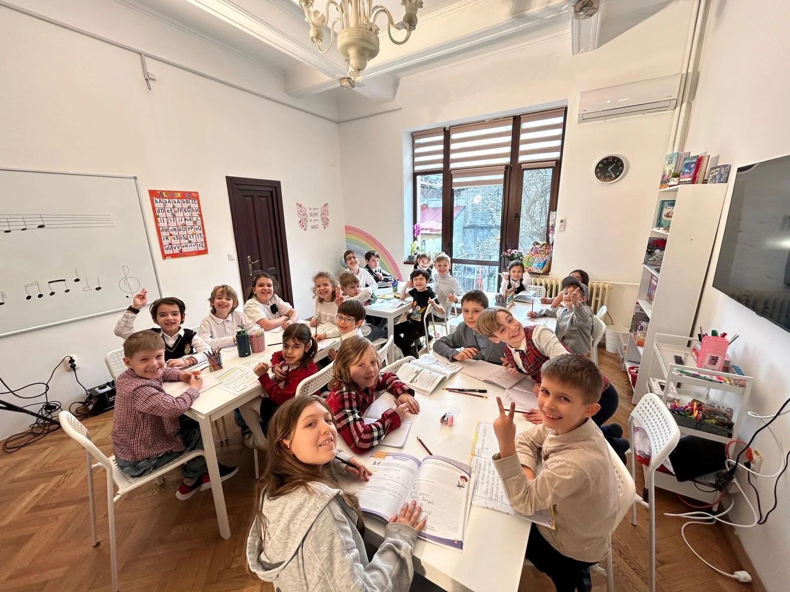 Connec-R si Cortes la Collture Minds (1).jpeg