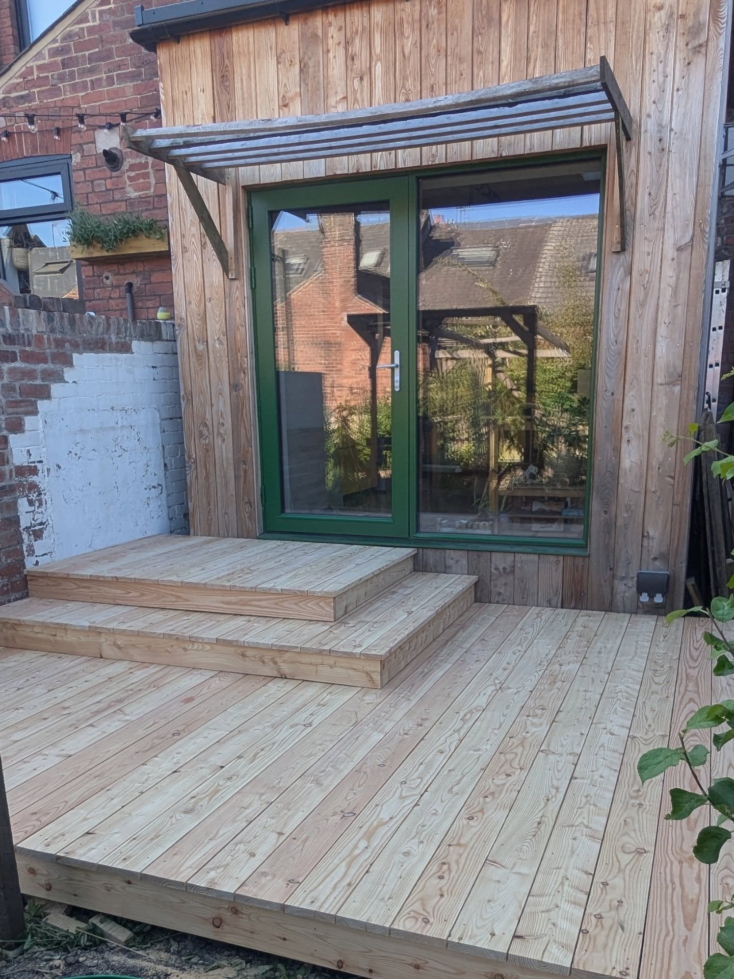 Back to get the boards down on this deck today and yesterday. Planed british larch to match the lovely extension, just needs to weather in a tad and they'll be perfectly matched.
.
.
#decking #gardendesign #larch