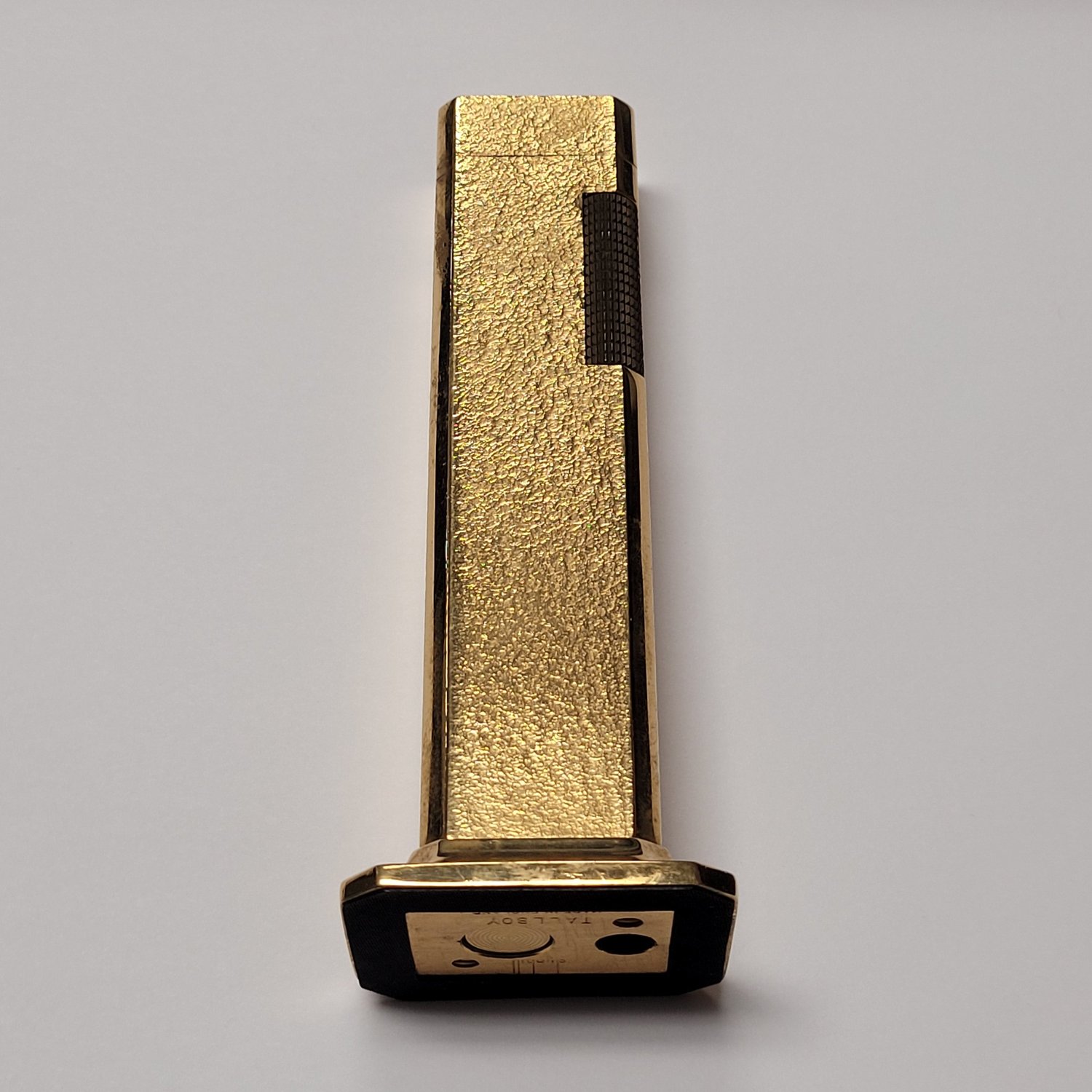 Alfred Dunhill Tallboy Gold Plated Fine Bark Table Lighter — Elegant  Lighters :: Selling & repairing high-end and vintage lighters since 1957! –  S.T. 