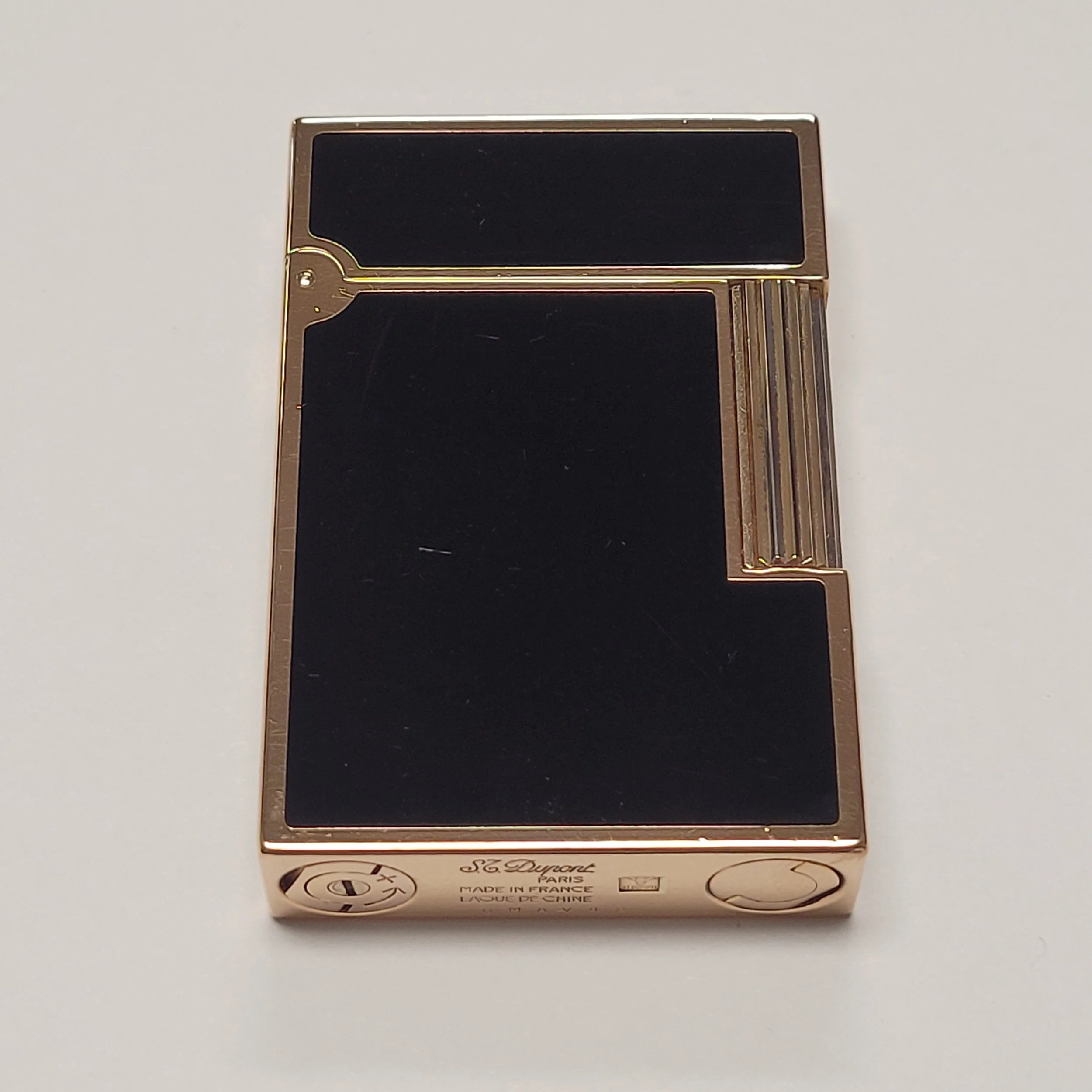 S.T. Dupont Ligne 2 Gold Plated Black Lacquer Lighter