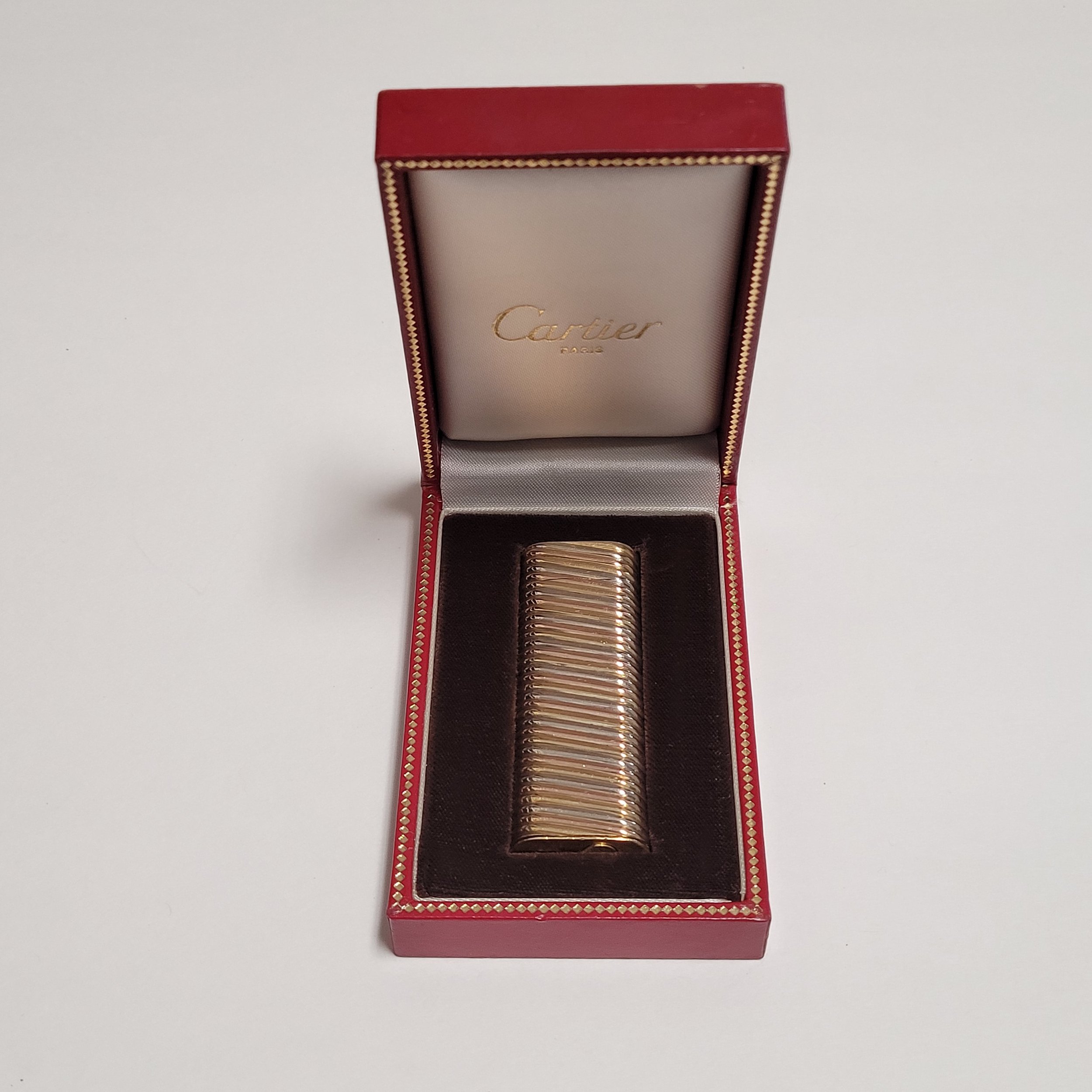 Cartier 18k Gold Outer Jacket Ovale — Elegant Lighters :: Selling ...