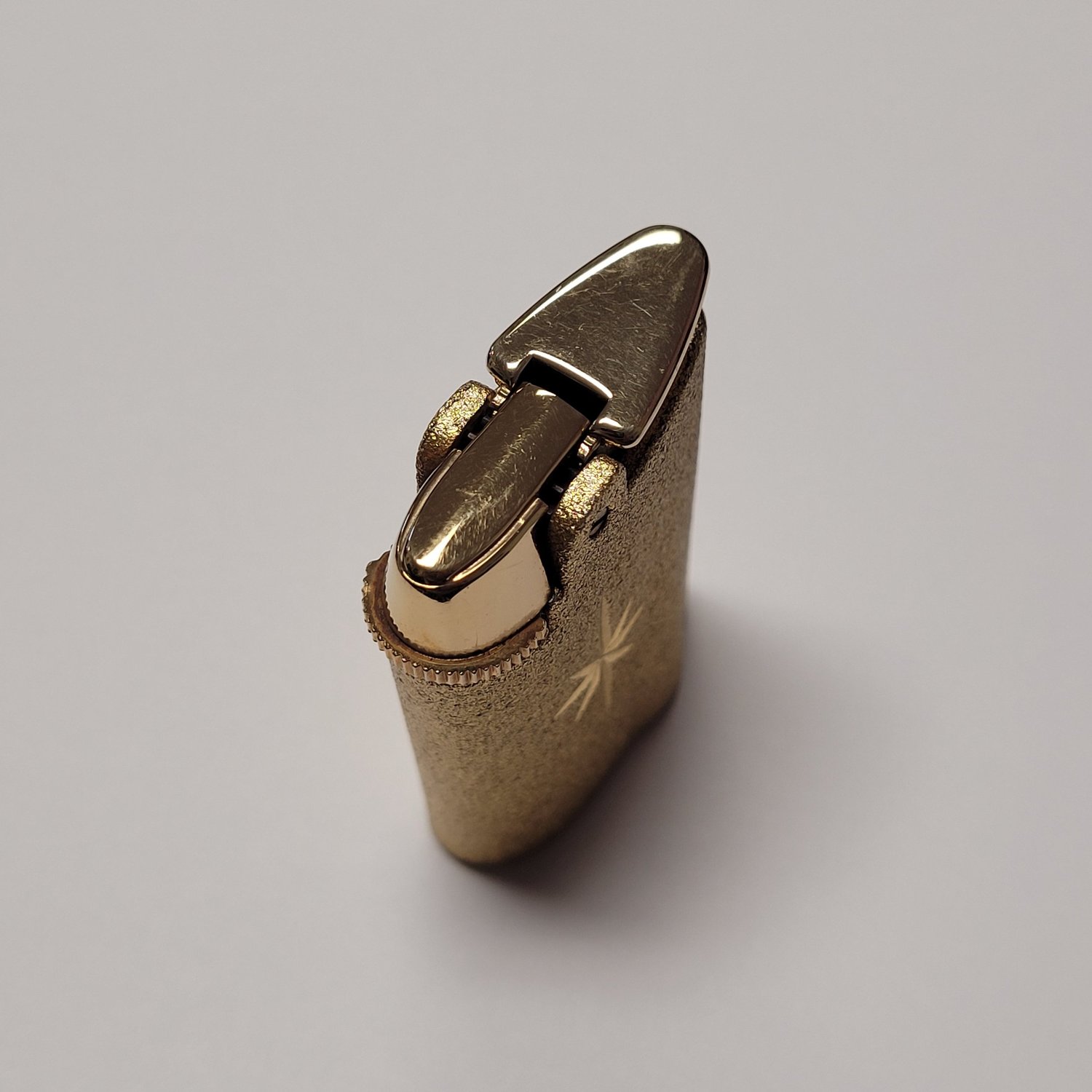 Ronson Varaflame Starfire Gold Tone Satin Finish — Elegant 
