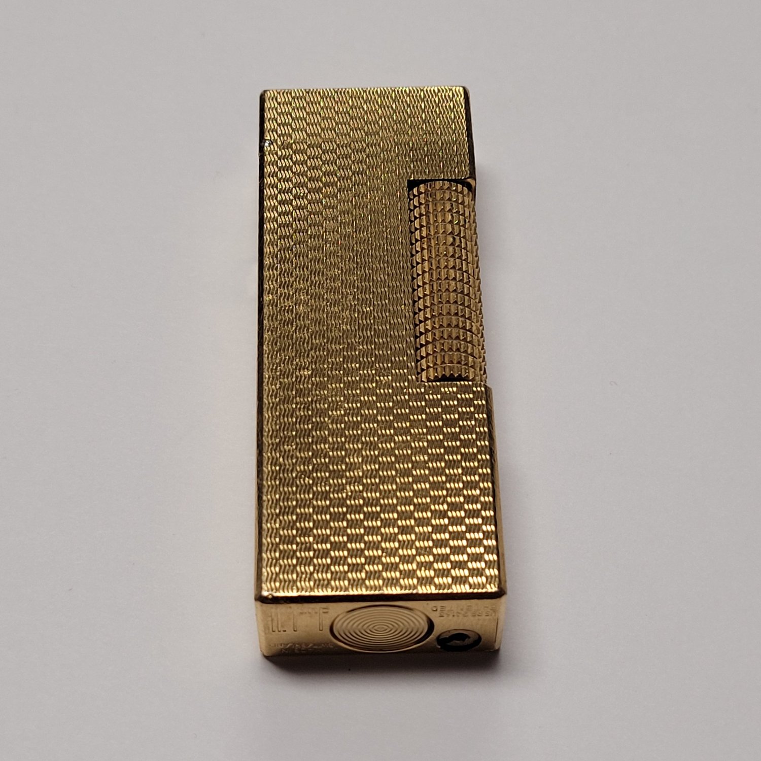 Alfred Dunhill Rollagas Gold Plated Basketweave Lighter — Elegant 