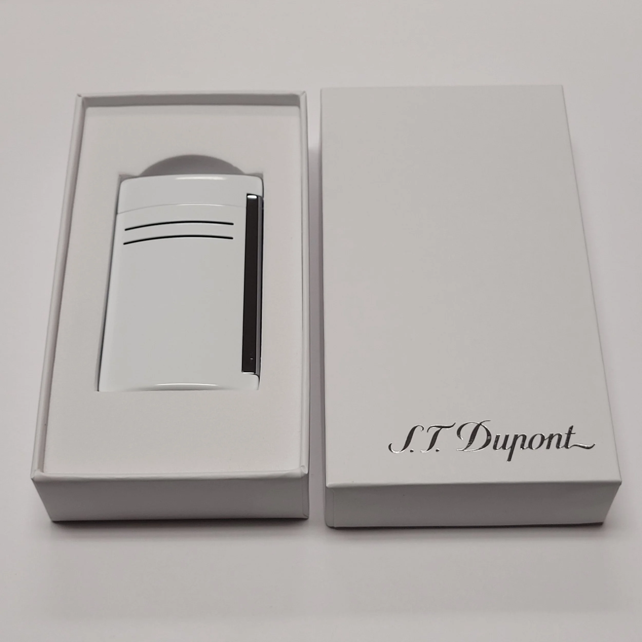 S.T. Dupont Maxijet White Lighter 20159N