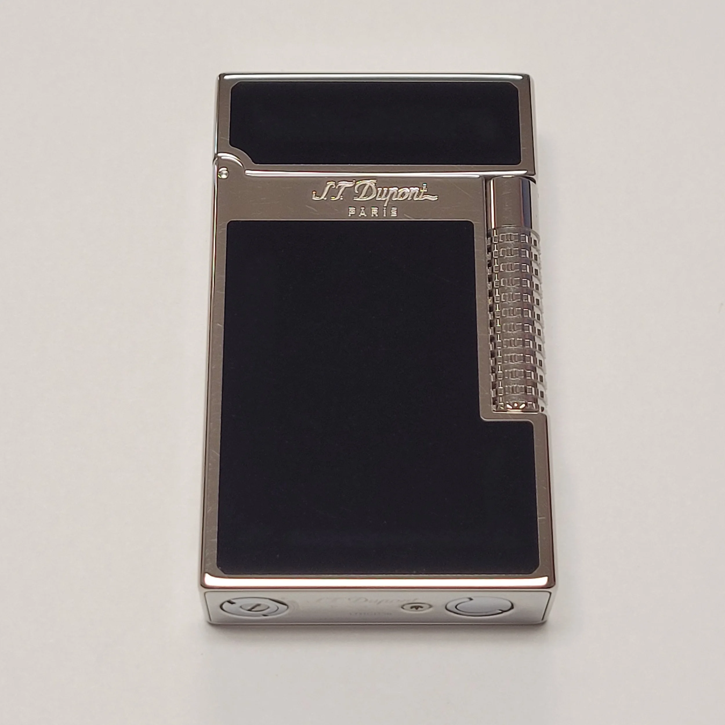 S.T. Dupont Le Grand Black Lacquer Lighter C23010