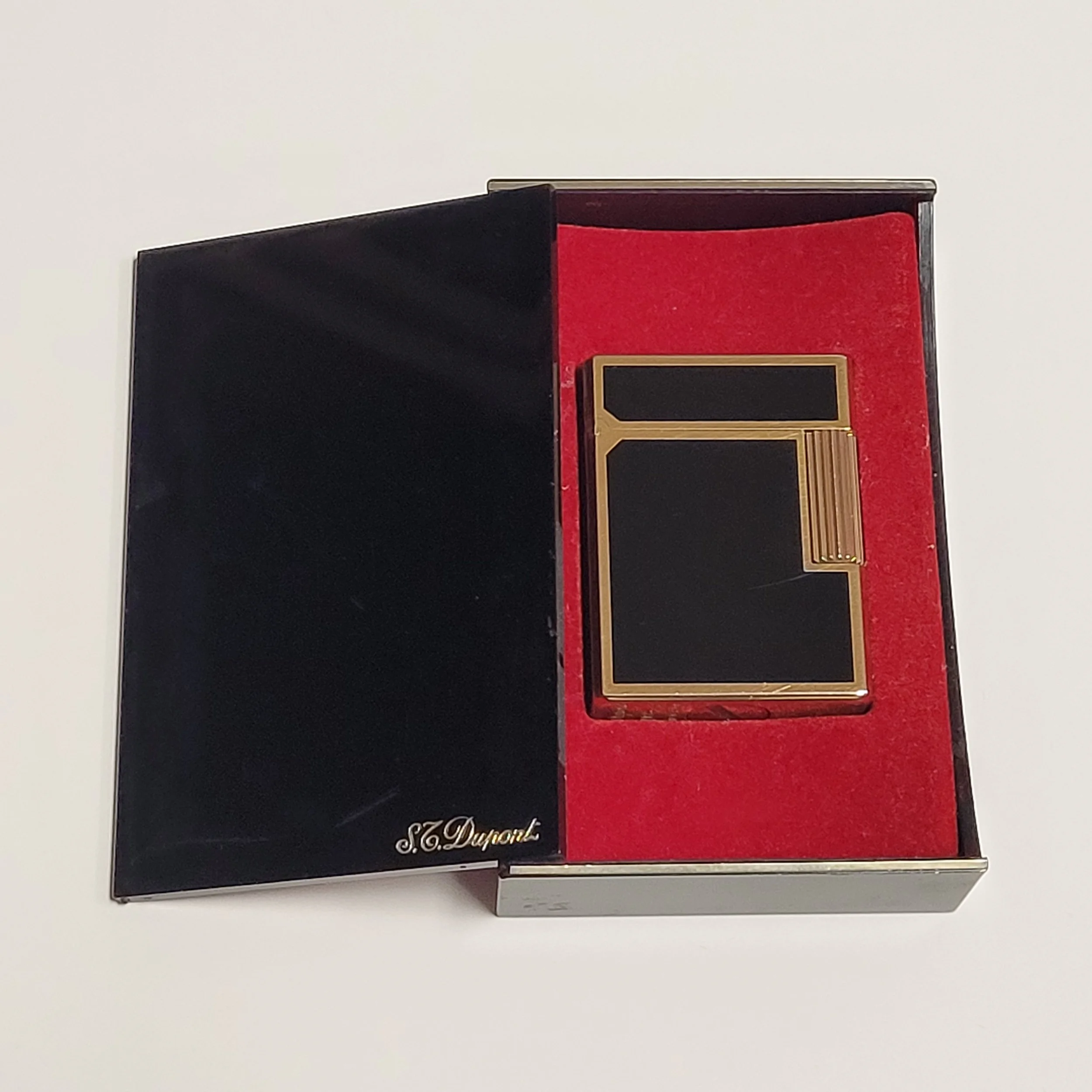 S.T. Dupont Ligne 1 Chinese Lacquer Gold Plated Lighter