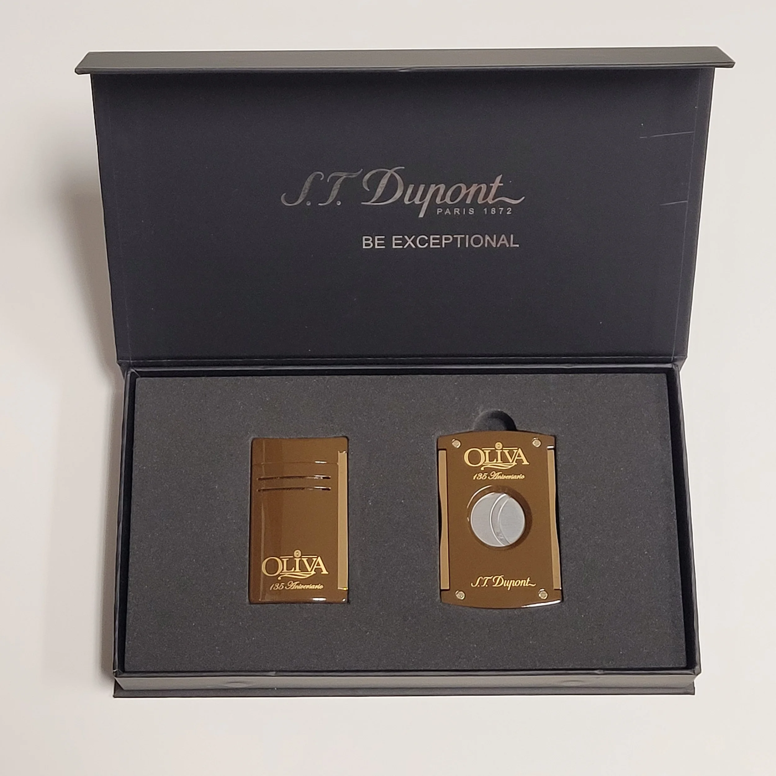 S.T. Dupont Maxijet and Cutter Oliva 135th Anniversary Gift Set
