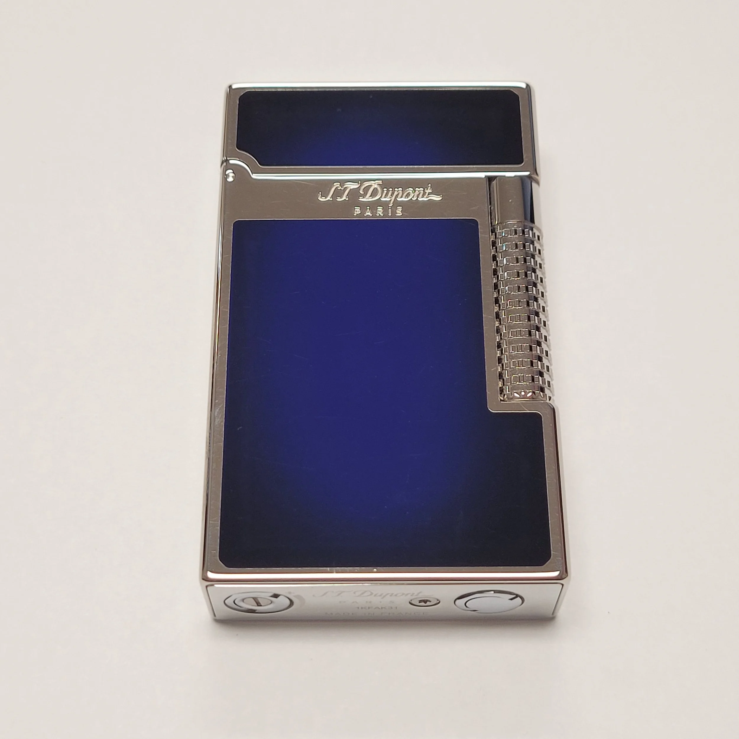 S.T. Dupont Le Grand Sunburst Blue Lacquer Lighter C23013