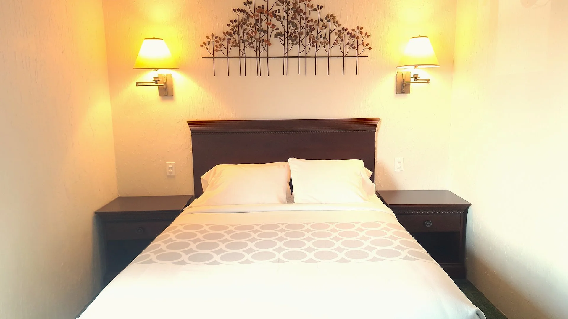 Premium Queen with Balcony 6