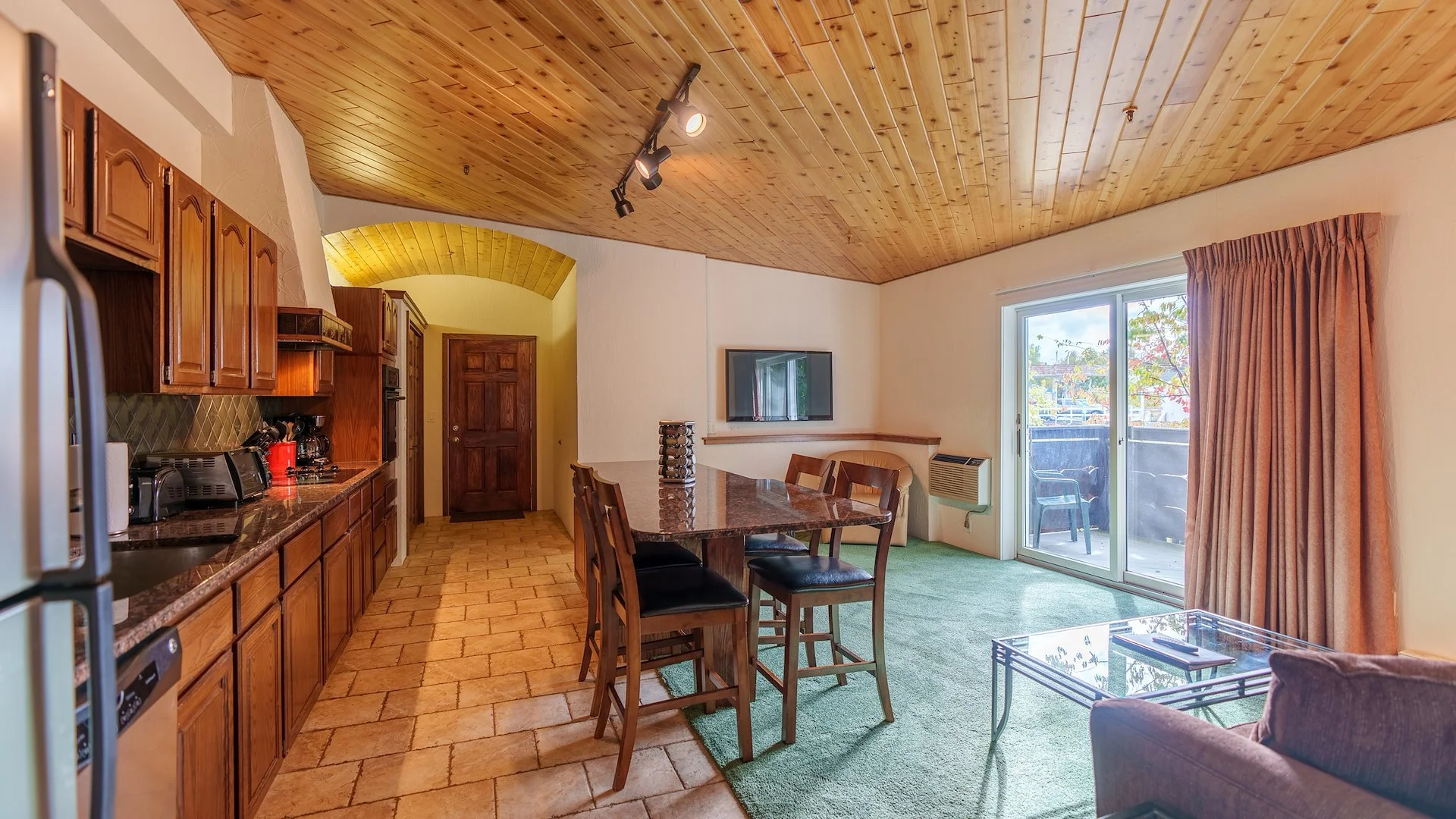 Premium Queen with Balcony 1