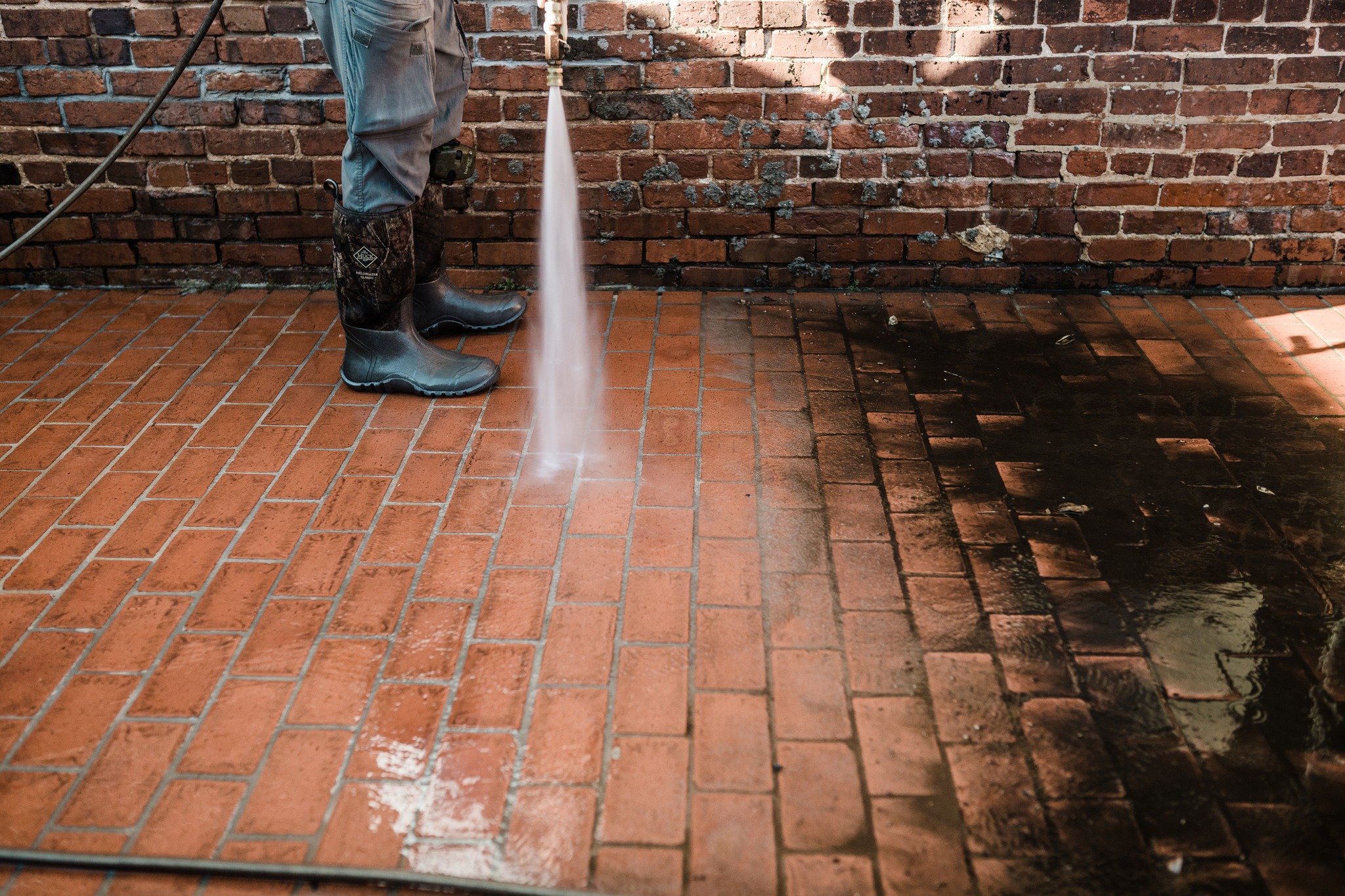 🚶&zwj;♂️✨ Keep High-Traffic Areas Spotless! ✨🚶&zwj;♀️

When it comes to high foot traffic areas, cleanliness is key! Whether it&rsquo;s a busy sidewalk, entryway, or public plaza, our professional pressure washing service can tackle the toughest gr