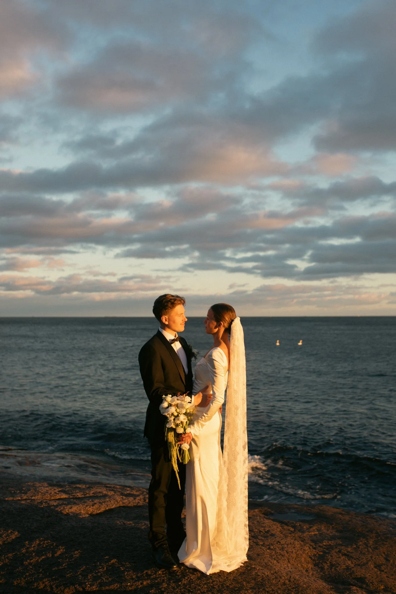 häät, Porvoo, kesähäät, syksyhäät, hääkuvaaja, hääkuvaus, häävalokuvaus, parikuvaus, potrettikuvaus, dokumentaarinen hääkuvaus, Uusimaa, Helsinki, Turku, Suomi, häävalokuvaaja, naimisiin 2026, hääkuvat