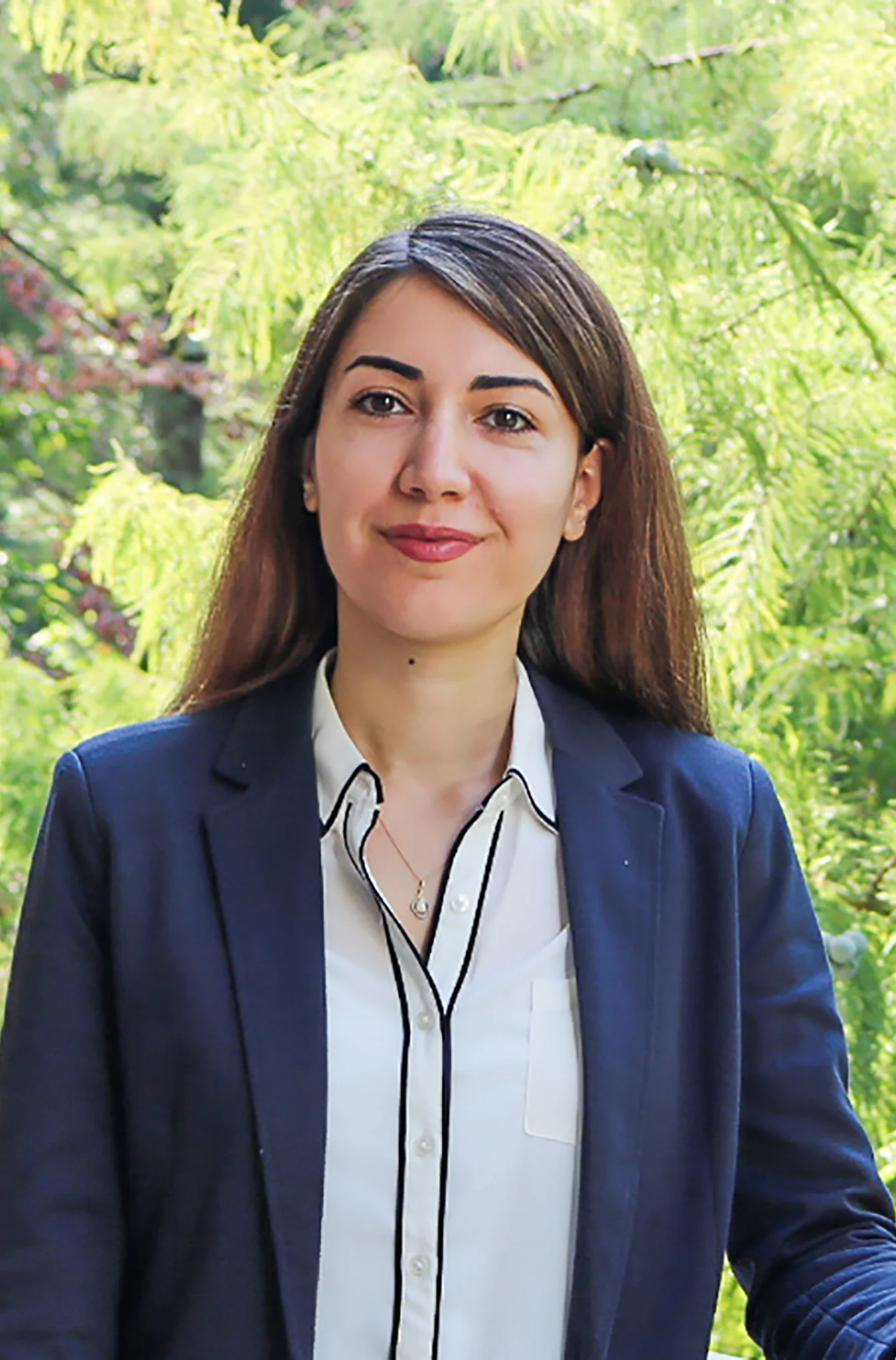 Picture of our alumni Sahar Mihandoust.