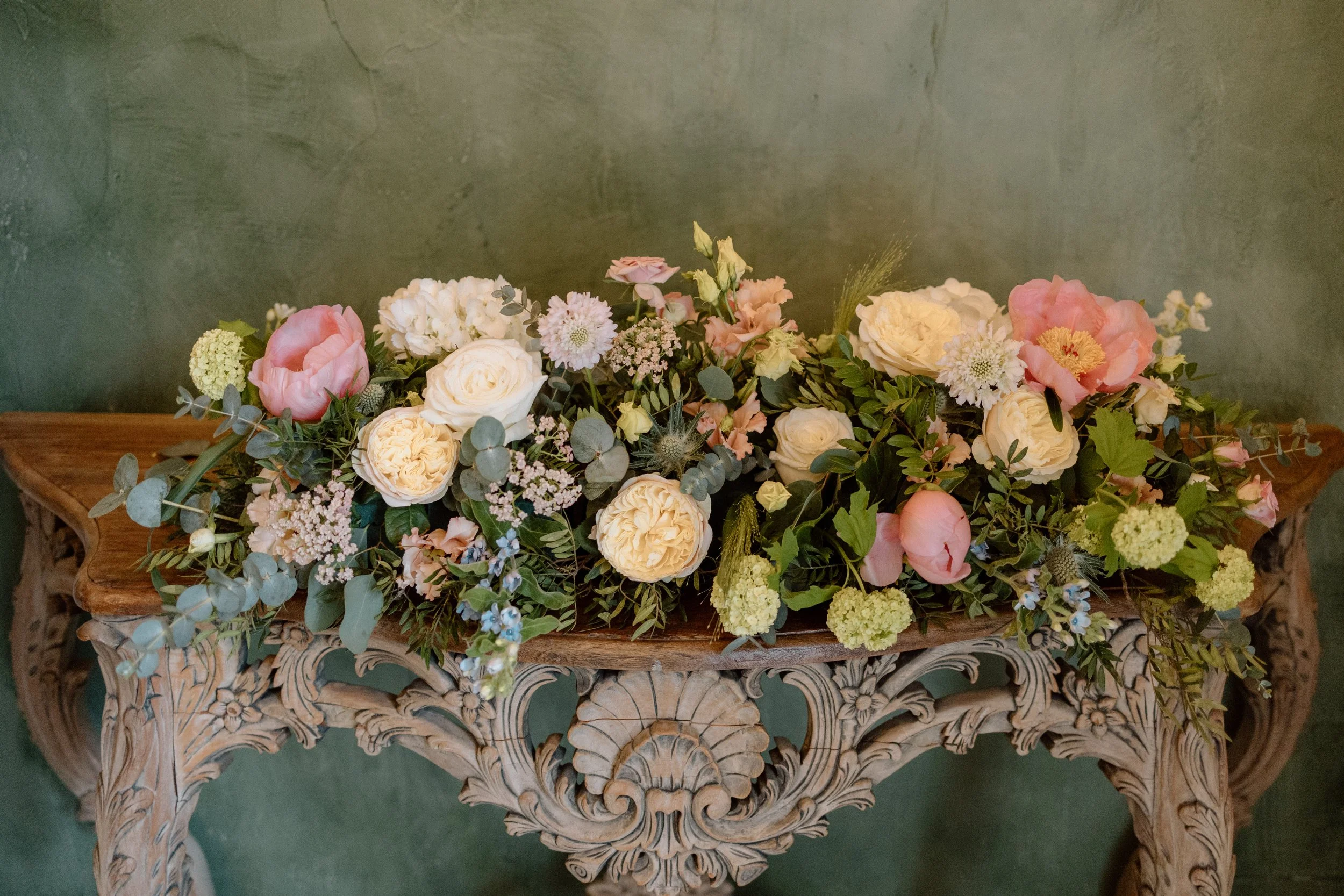 Complimentary ceremony room meadows |  Image © Rachel Fraser Photography