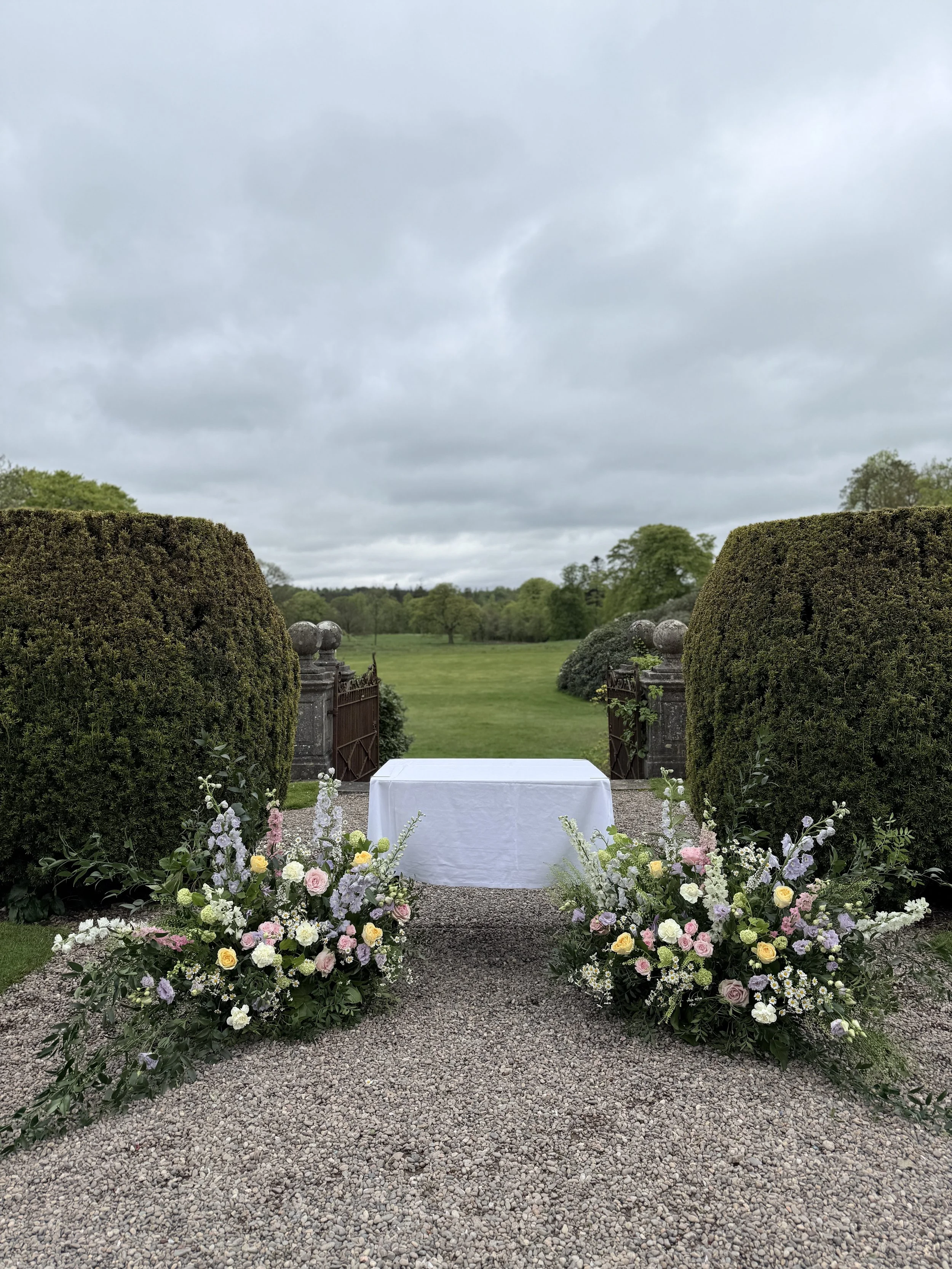 Floral meadows for an outdoor ceremony