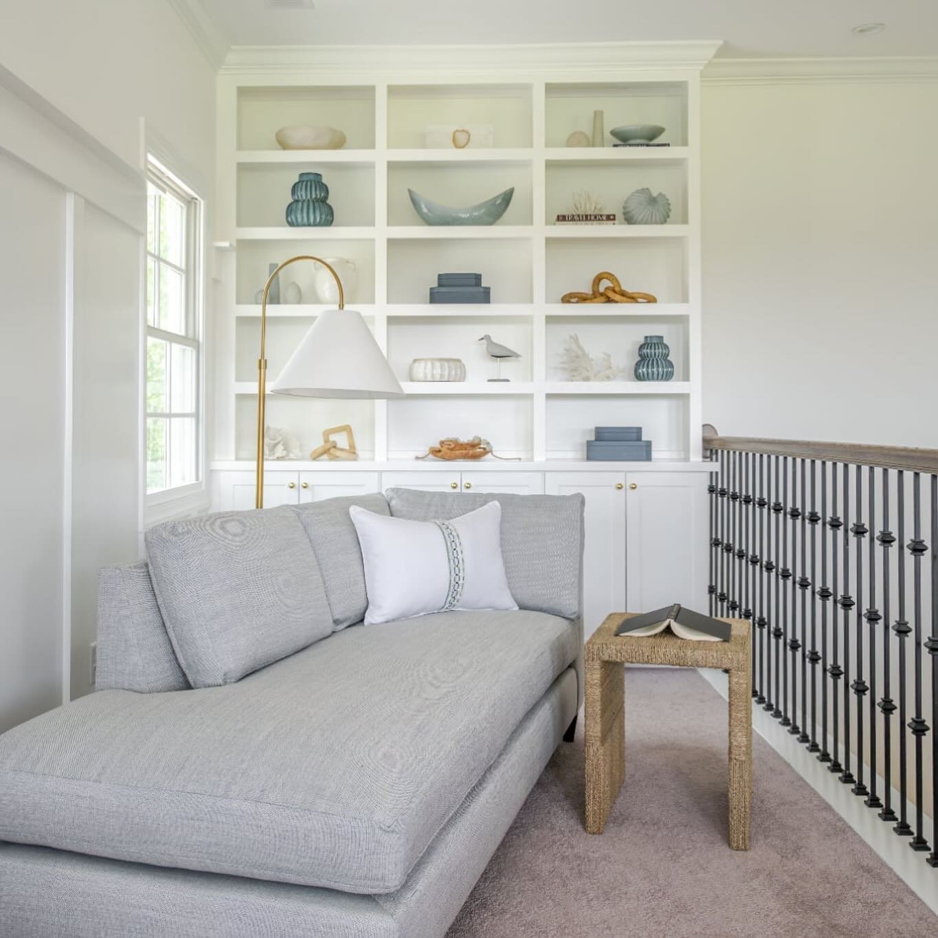 Our Reading Nook design is equal parts warm, inviting + show stopping ✨

Featuring a custom built in from floor to ceiling peppered with coastal accessories, plush chaise lounge, woven nesting tables + arc floor lamp for ambient lighting - the perfec