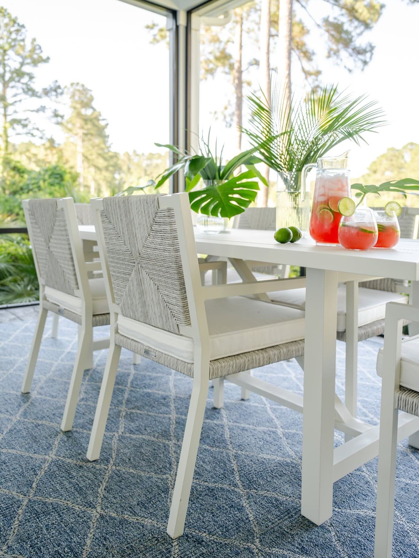 An Al Fresco Summer Oasis ☀️

Designer: @ellennicolehome 
Photographer: @kypinteriorsphotography 

www.ellennicolenicolehome.com |info@ellennicolehome.com 

#interiordesign
#homedesign
#designinspo
#homedecor 
#furnishings
#homefurnishings 
#furnitur