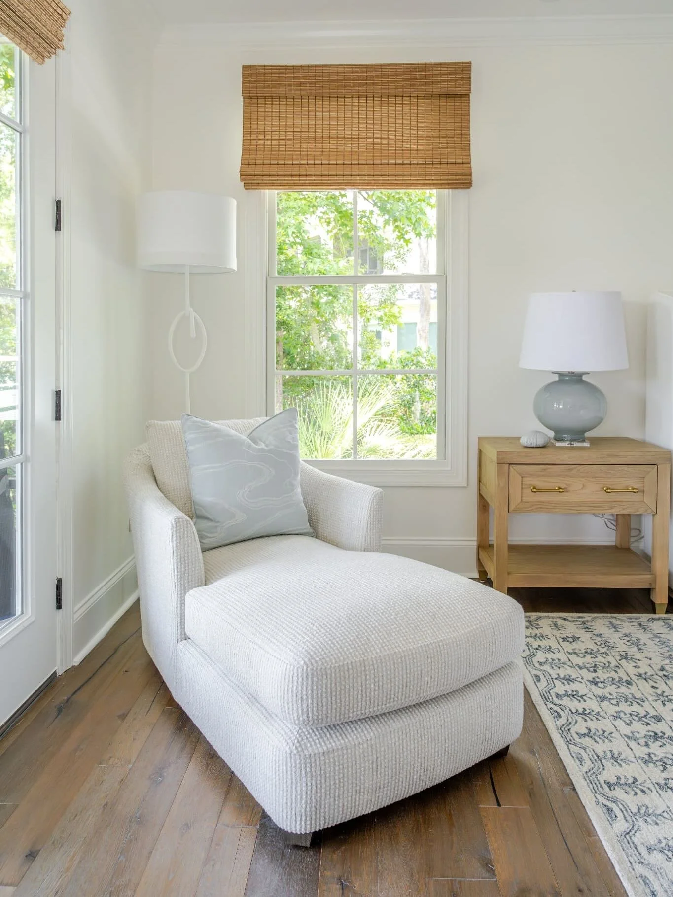 A moment for this cozy, custom chaise lounge corner as part of our Guest Bedroom design ✨

Crafted with luxurious comfort in mind, it&rsquo;s classic format features an ivory, performance boucle with a down wrapped cushion for a perfectly stuffed loo