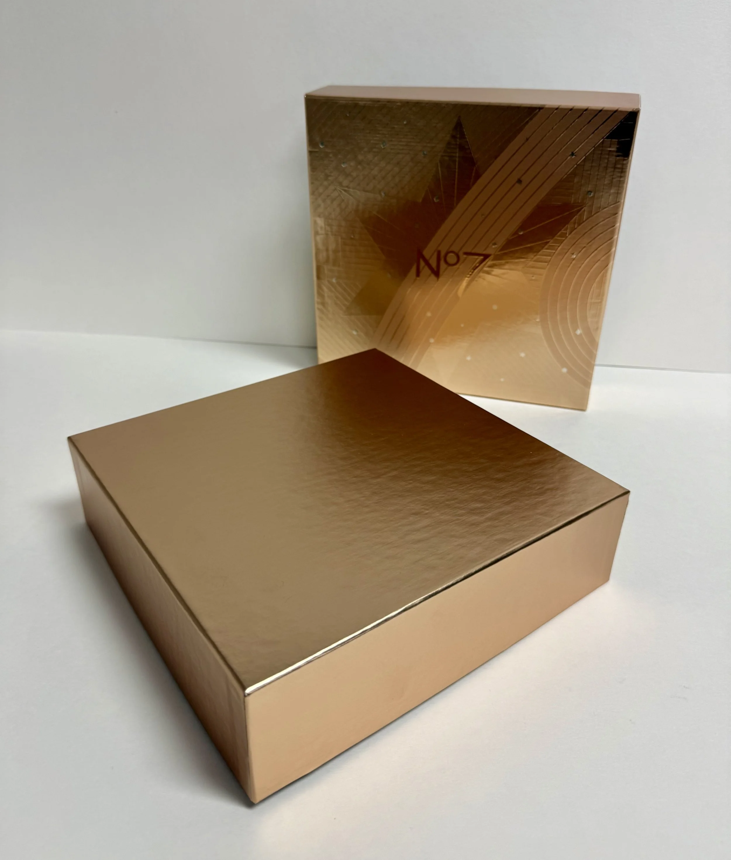 Soft Touch Luxury Cosmetic Packaging Mailer Box with Turned Edge Finish