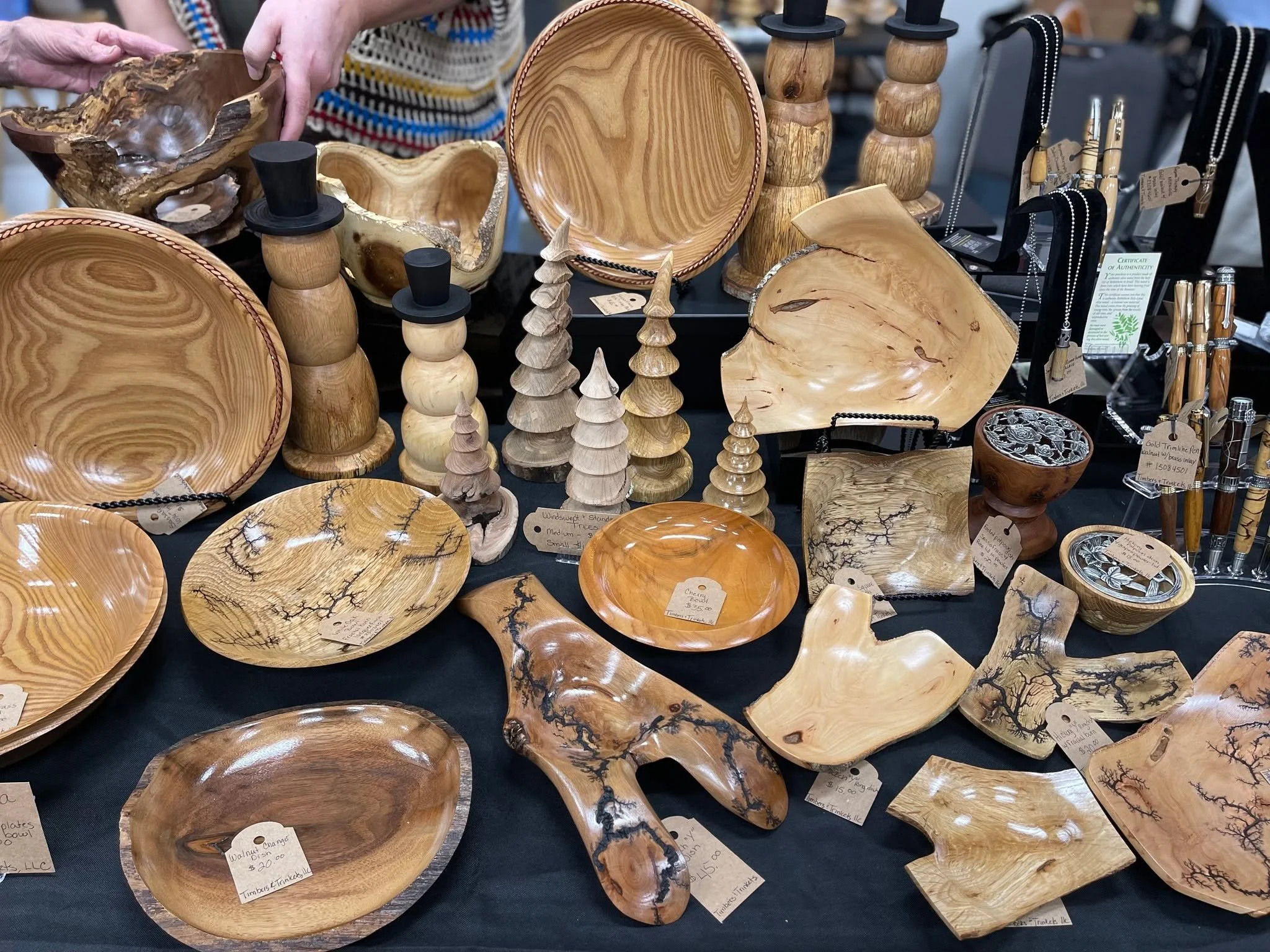 It's First Friday! Be sure to pay a visit to the First Friday Artist Market from 4-7 in the AOA Madrin Studio (115 N Poindexter St), where local artists and artisans are selling their wares!

This month, we're excited to have:
🖌 Katie Audette
🖌 Cin