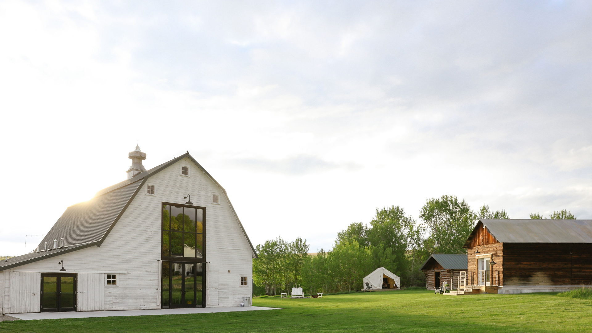 Rustic Montana Wedding Venue with Modern Comforts and Charm