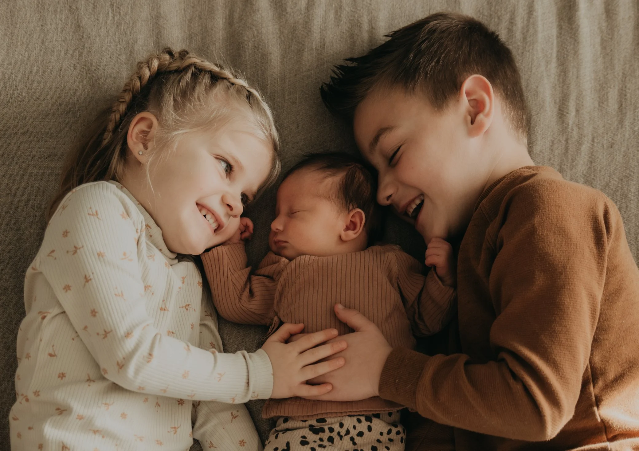 trotse grote broer en zus