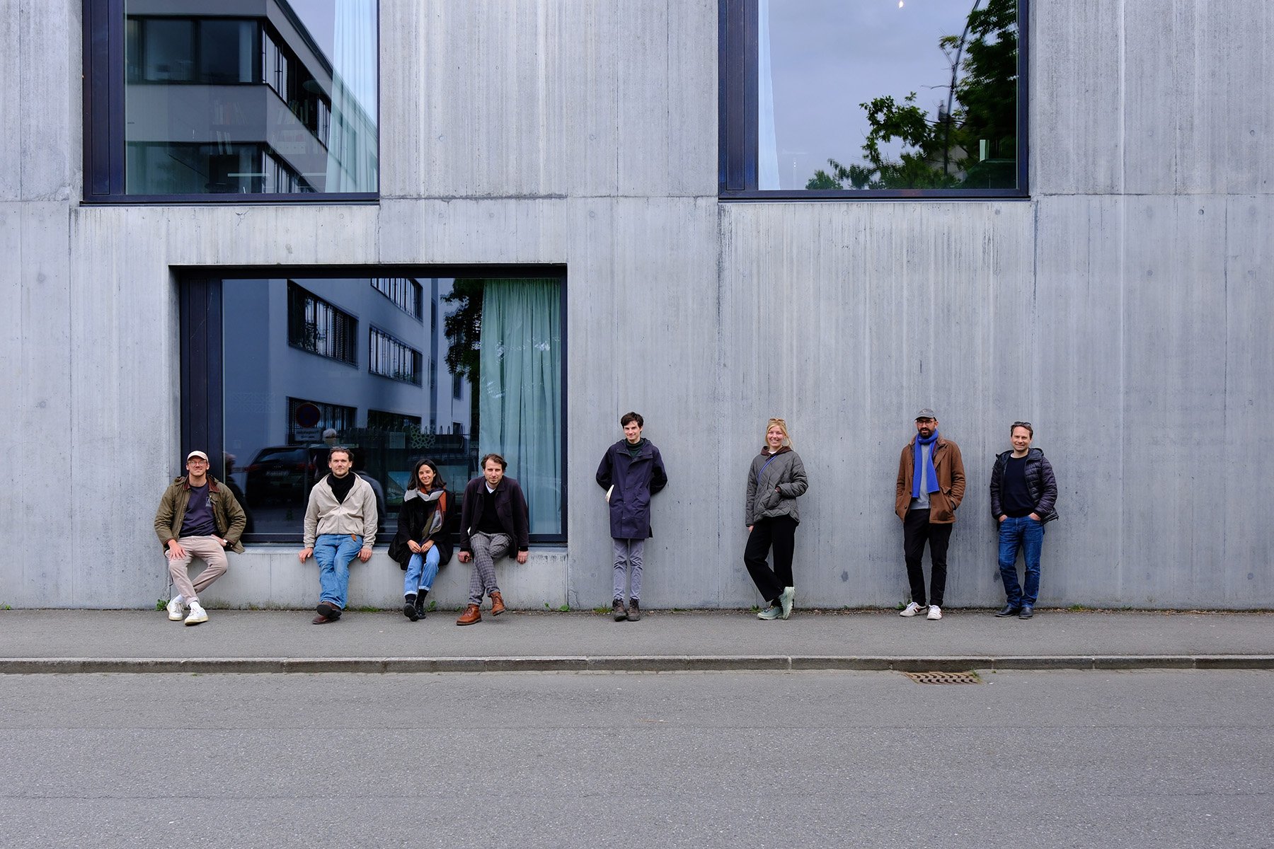 3G1 Architektur Exkursion Vorarlberg Teamfoto vor Gebäude