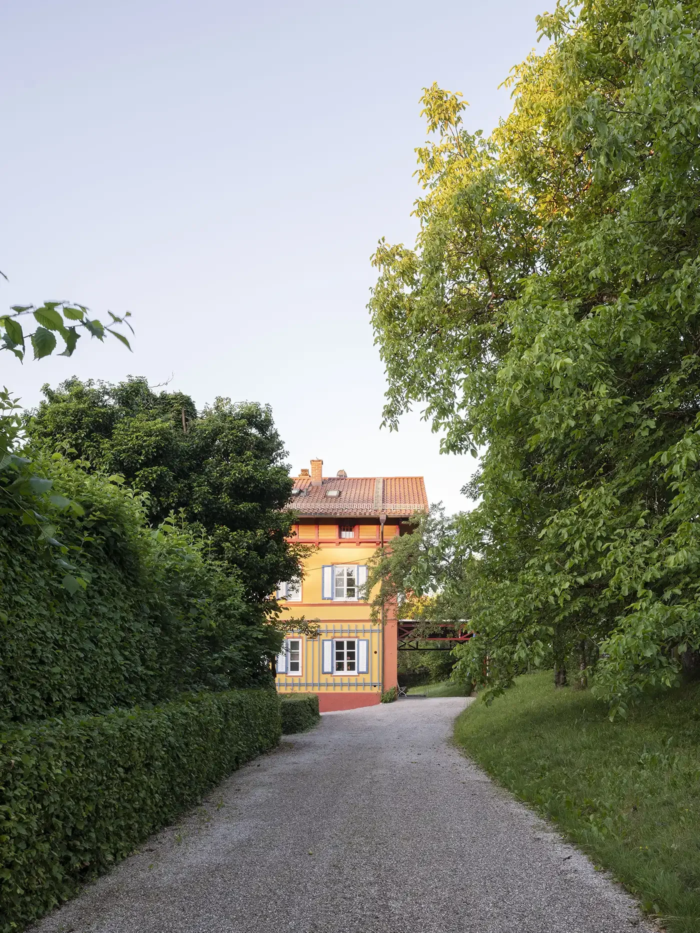 Zufahrt mit Blick auf die Villa