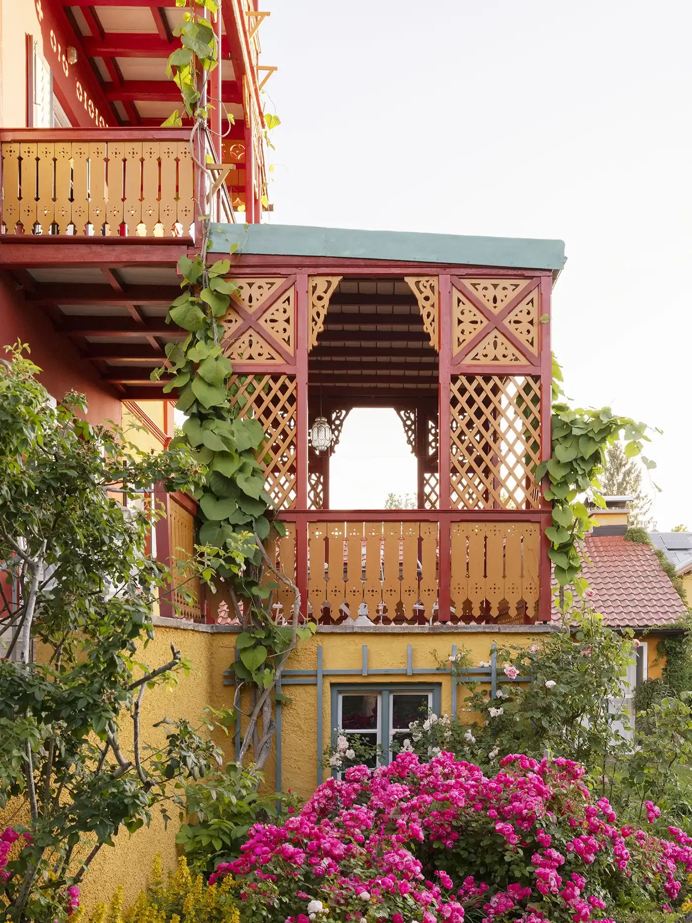 Veranda-Erker mit Rautenspalier