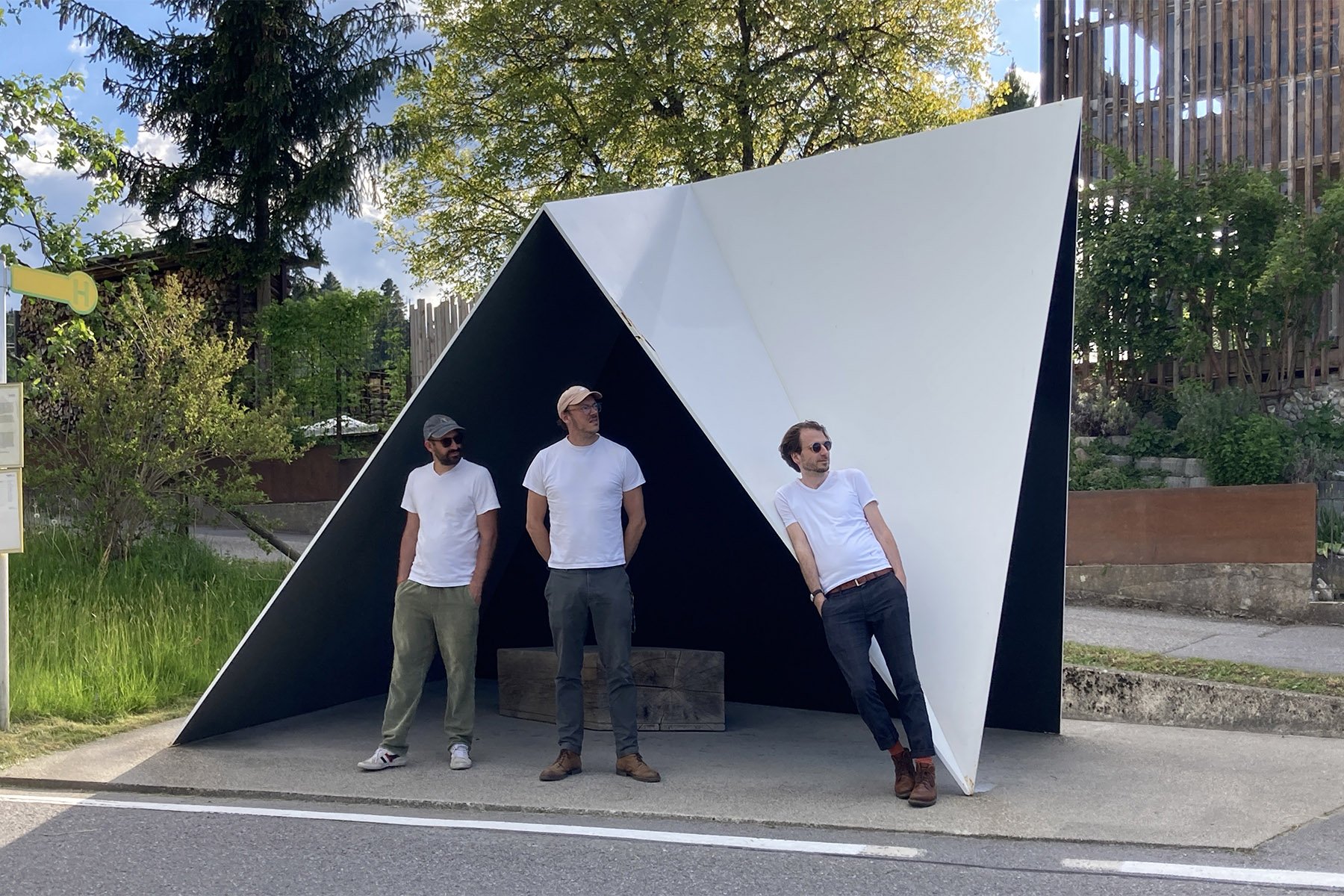 3G1 Architektur Exkursion Vorarlberg Busstation mit David Hammer und Bastian Sevilgen