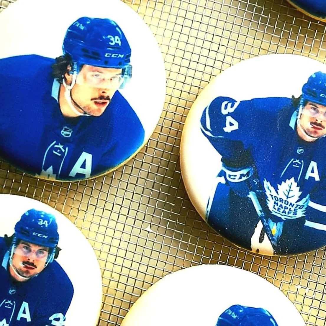 Copy+of+hockeyleafs.jpg