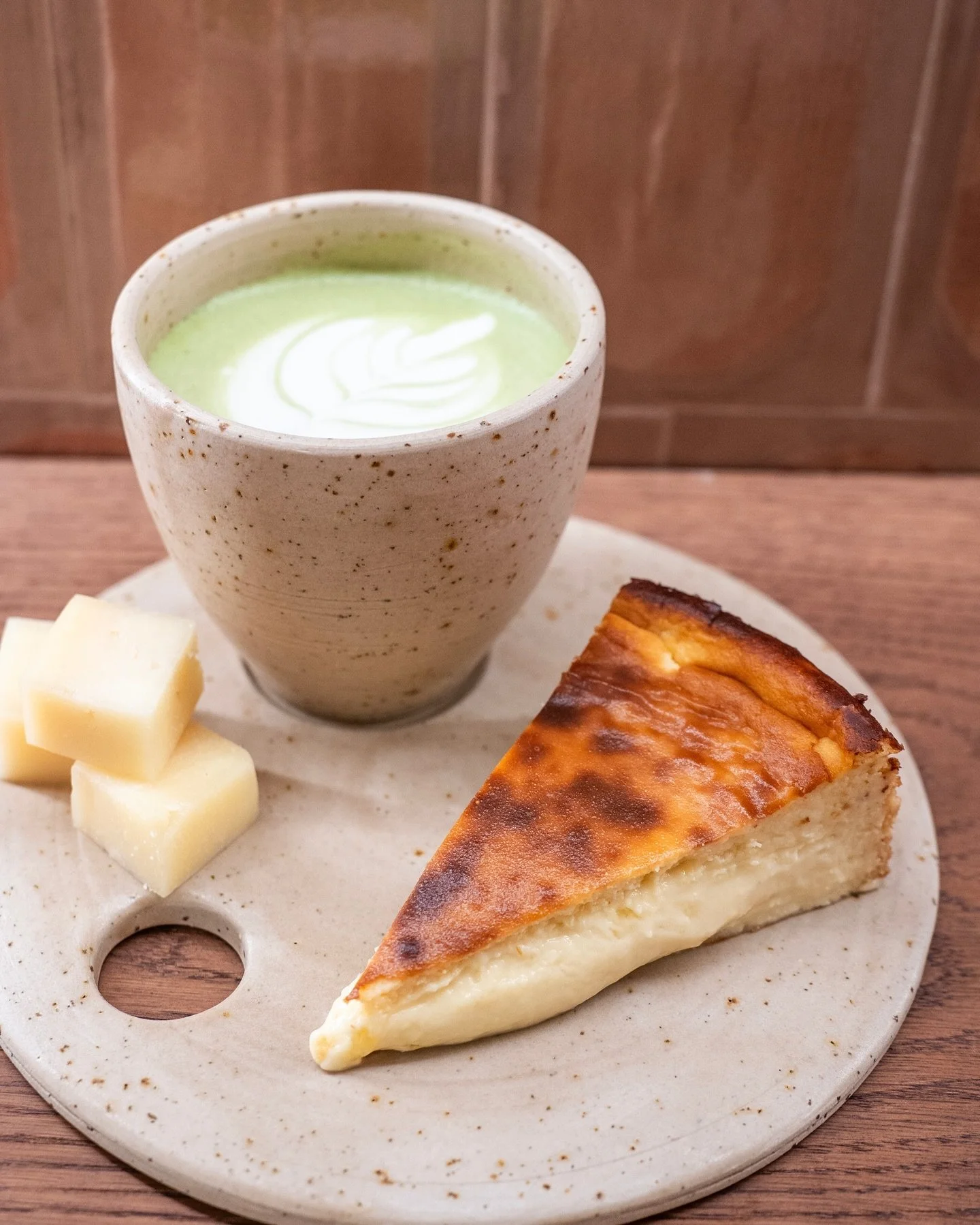 Que nunca falte tu cheesecake favorito acompa&ntilde;ado de nuestras bebidas, calientes o fr&iacute;as. 😋

&iexcl;Vis&iacute;tanos en Granollers, BCN, o pide tu momento CHICA a trav&eacute;s de Glovo o Uber Eats! 🚀

&mdash;&mdash;&mdash;&mdash;&mda