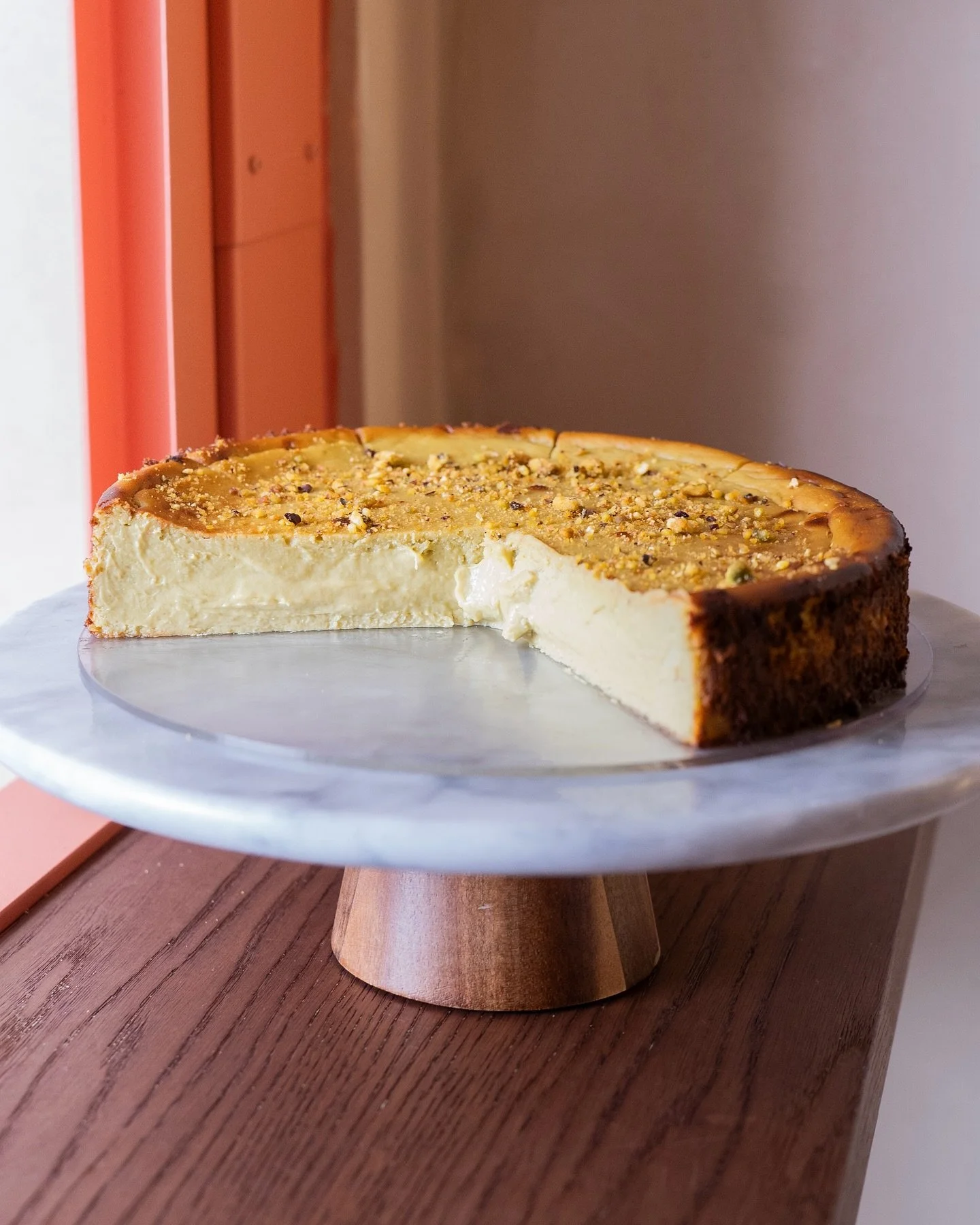 Es ese momento&hellip; tu pausa perfecta para venir y disfrutar de tu cheesecake favorito. 🍰

&mdash;&mdash;&mdash;&mdash;&mdash;

&Eacute;s aquell moment&hellip; la teva pausa perfecta per venir i gaudir del teu cheesecake favorit. 🍰💛
