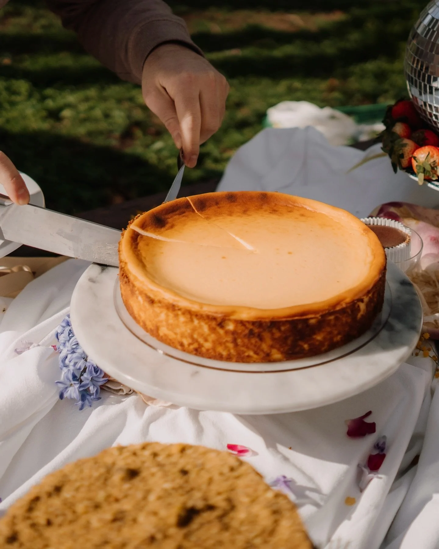 &iquest;Tienes un evento especial?
En CHICA preparamos los mejores cheesecakes para vuestras celebraciones, reuniones y mesas dulces.

Cu&eacute;ntanos qu&eacute; necesitas y lo adaptamos.
Escr&iacute;benos por DM o WhatsApp✨

&mdash;&mdash;&mdash;-
